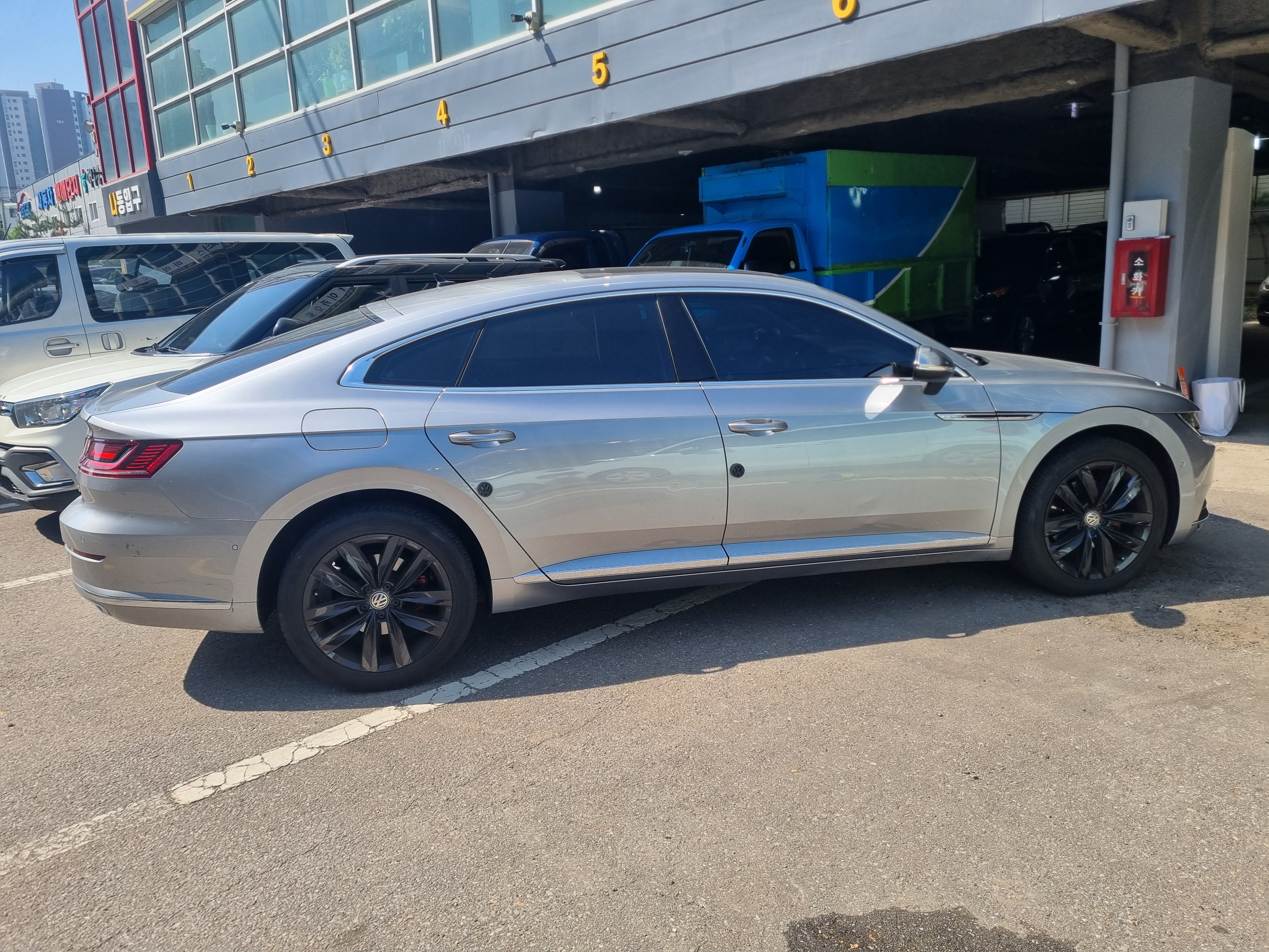 2019  Volkswagen arteon  - Thumbnail 8
