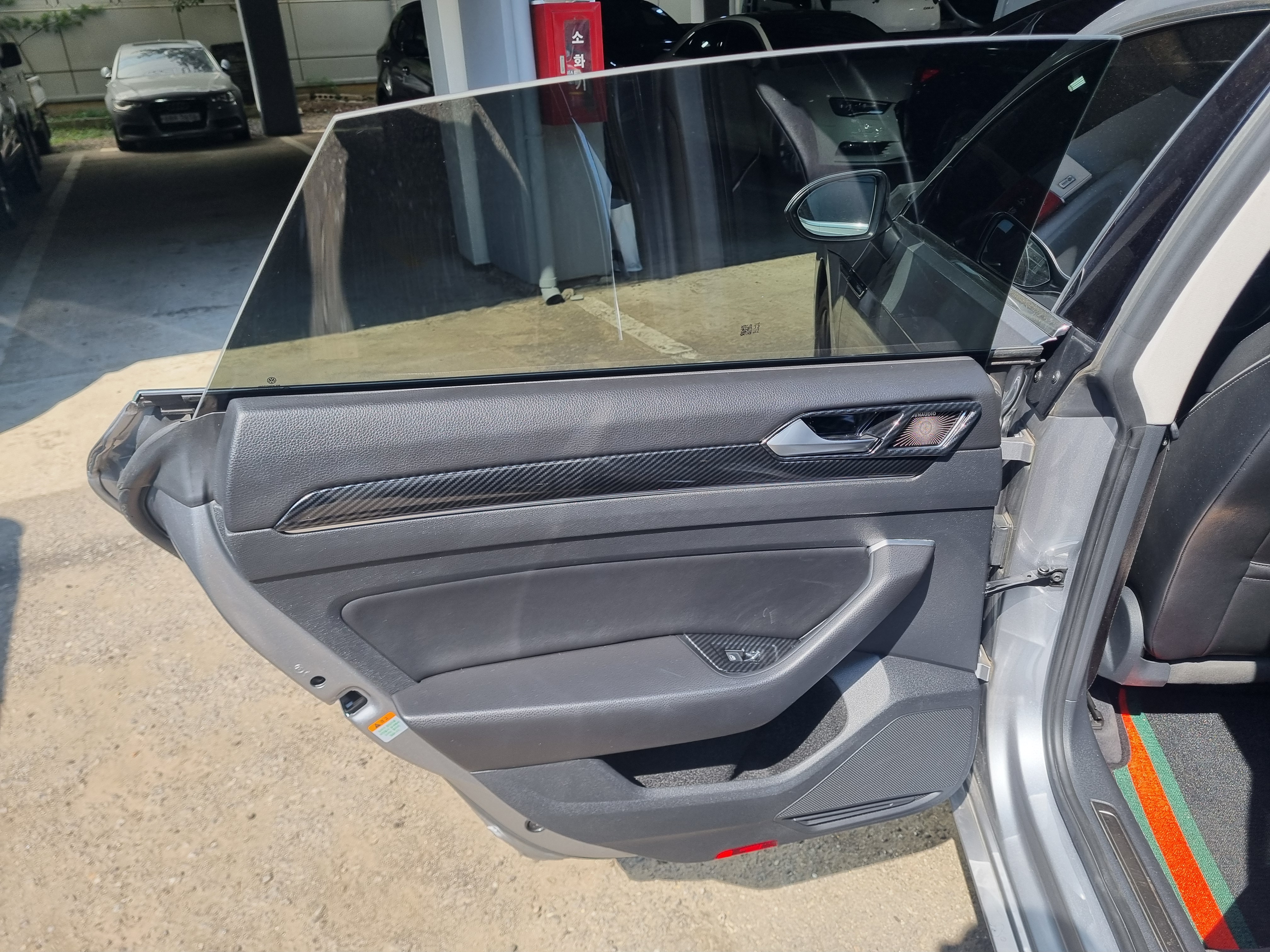 2019  Volkswagen arteon  - Thumbnail 31