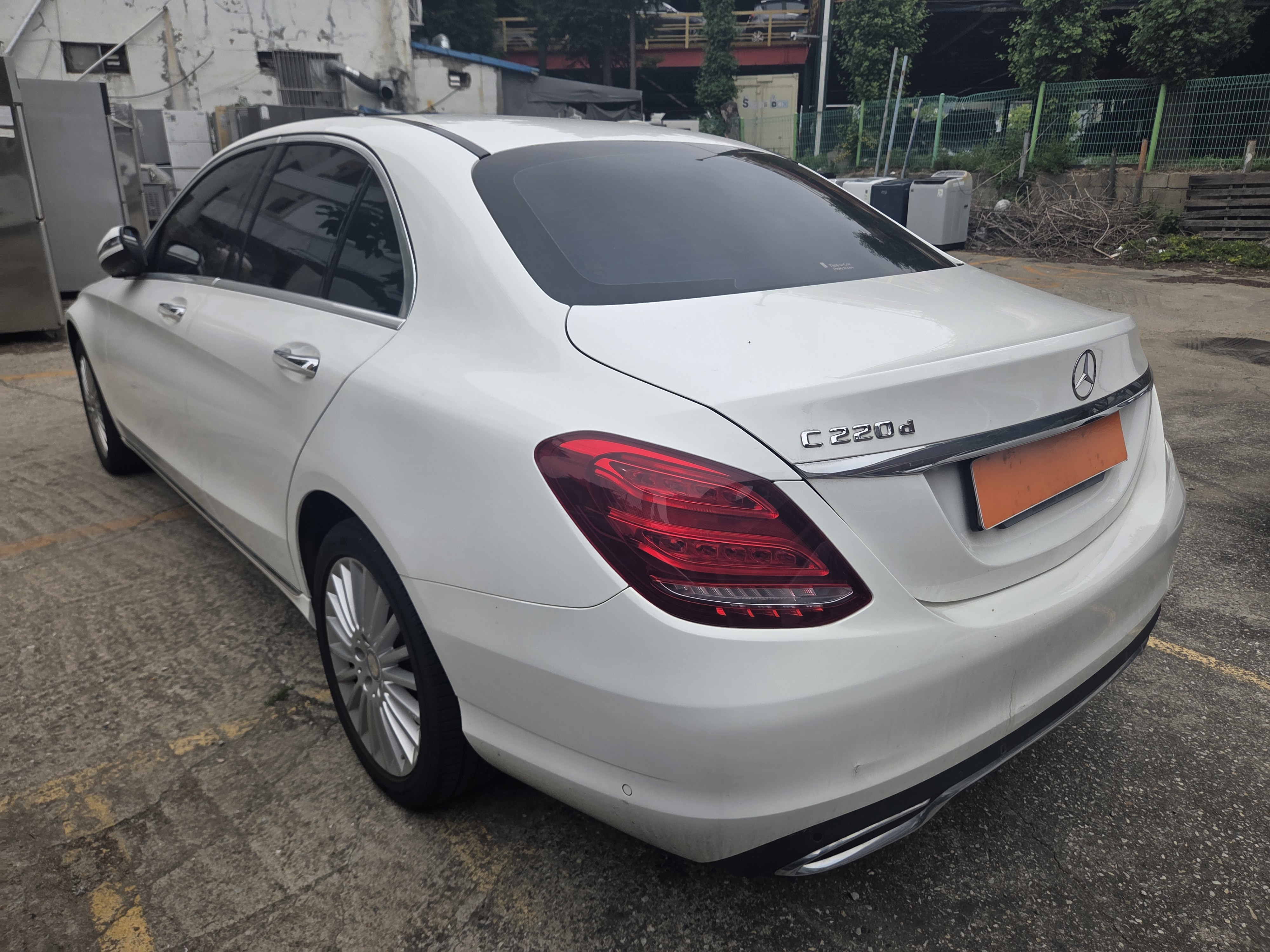 2016 BENZ W205 C220d avagarde - Thumbnail 5