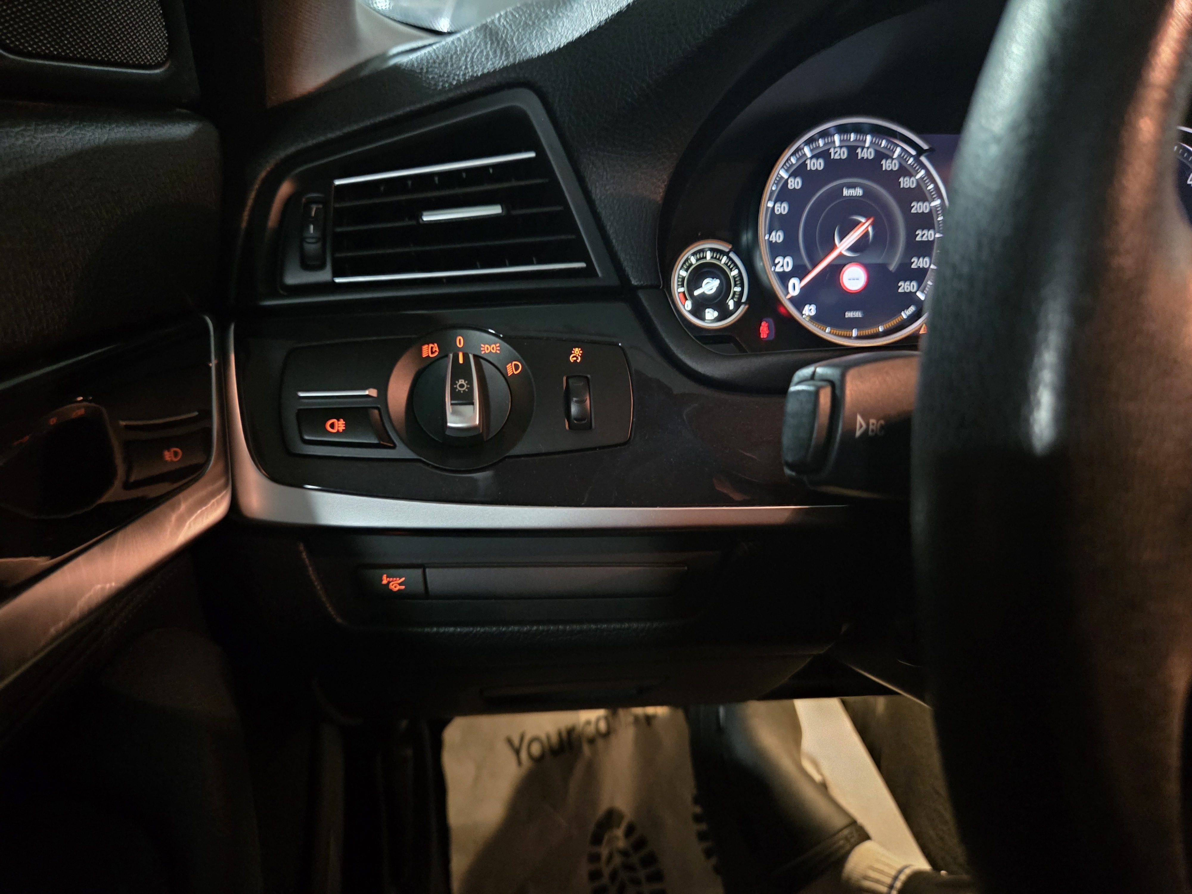 2015 BMW 520d - Thumbnail 28