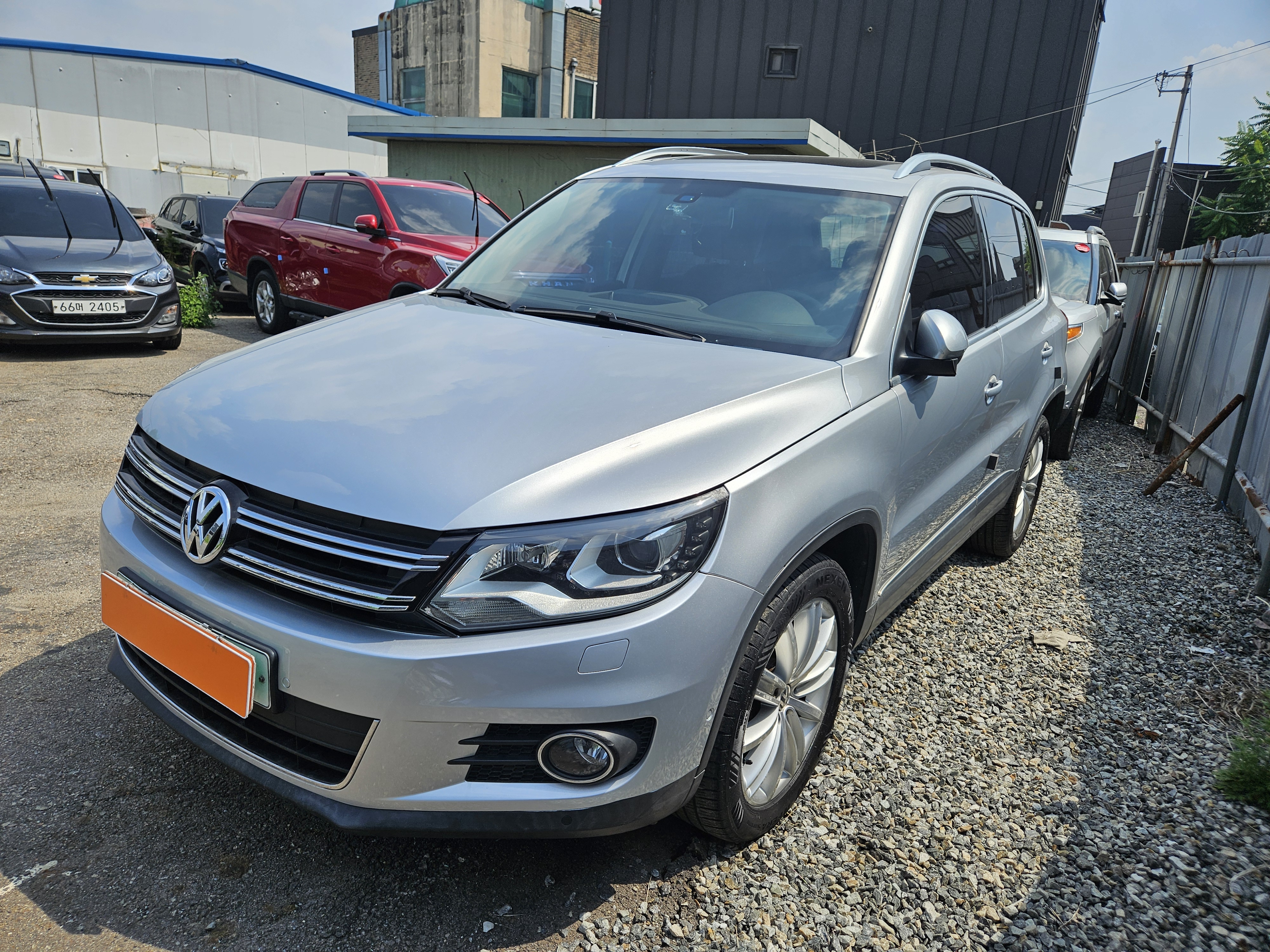 2013  Volkswagen Tiguan 2.0 tdi premium 5N  - Thumbnail 2