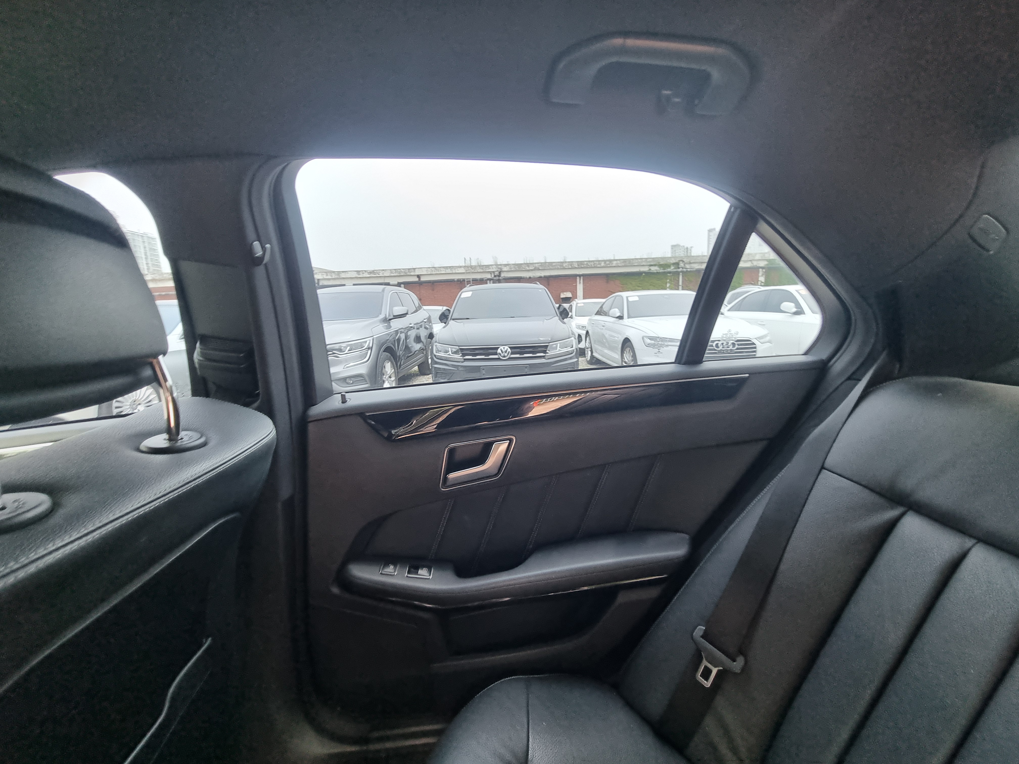 2016 BENZ  W212 E220  - Thumbnail 35