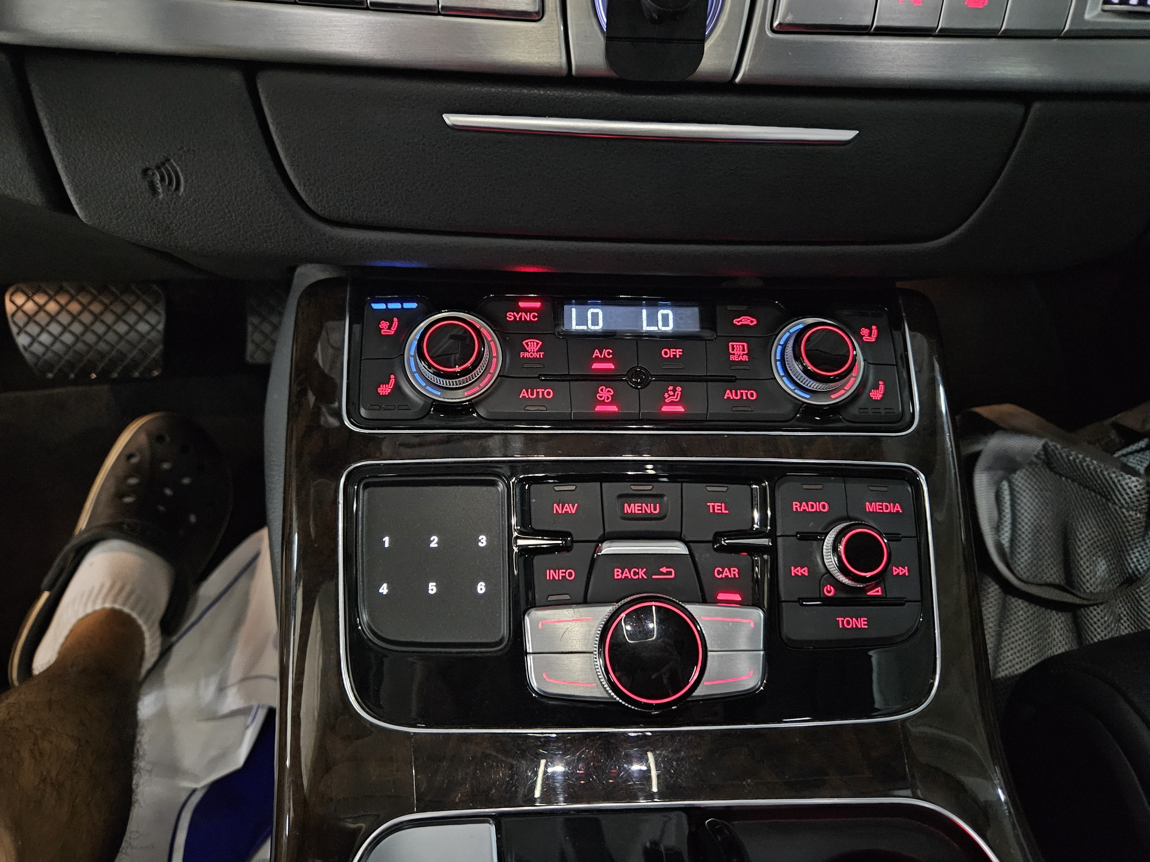 2014 AUDI  A8 3.0 TDI Quattro LWB D4  - Thumbnail 24
