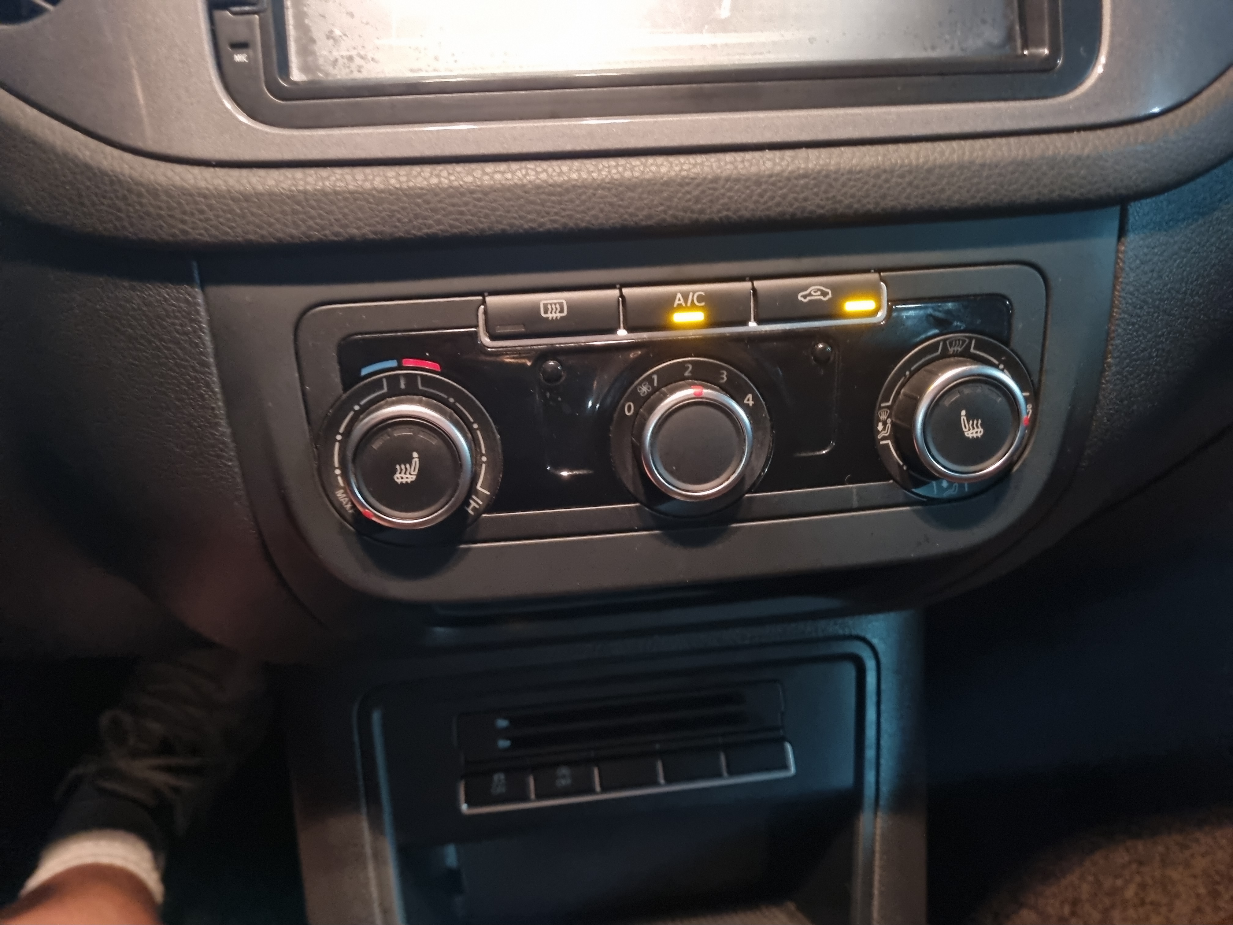 2014 Volkswagen Tiguan 2.0 tdi comfort 5N  - Thumbnail 17
