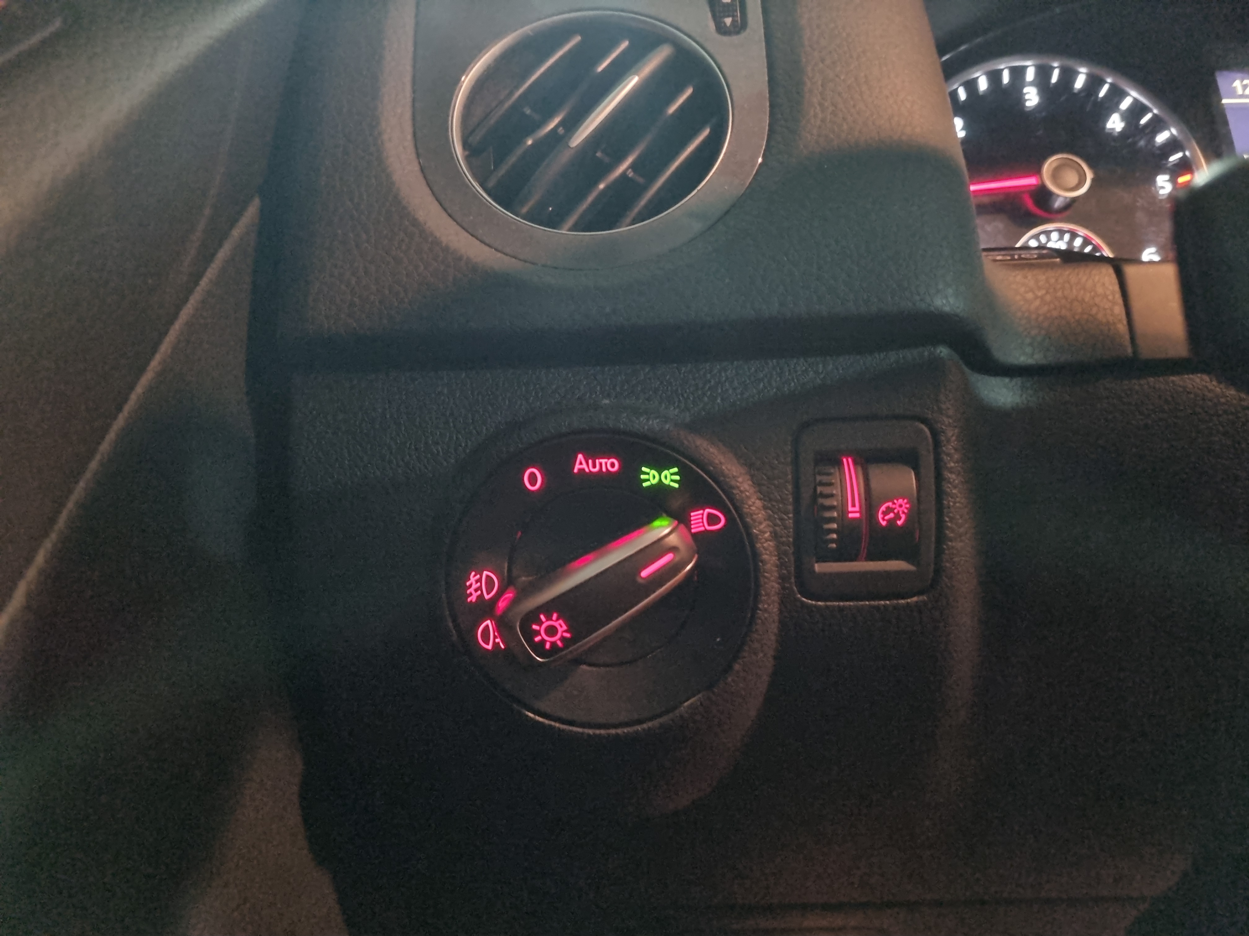2014 Volkswagen Tiguan 2.0 tdi comfort 5N  - Thumbnail 23