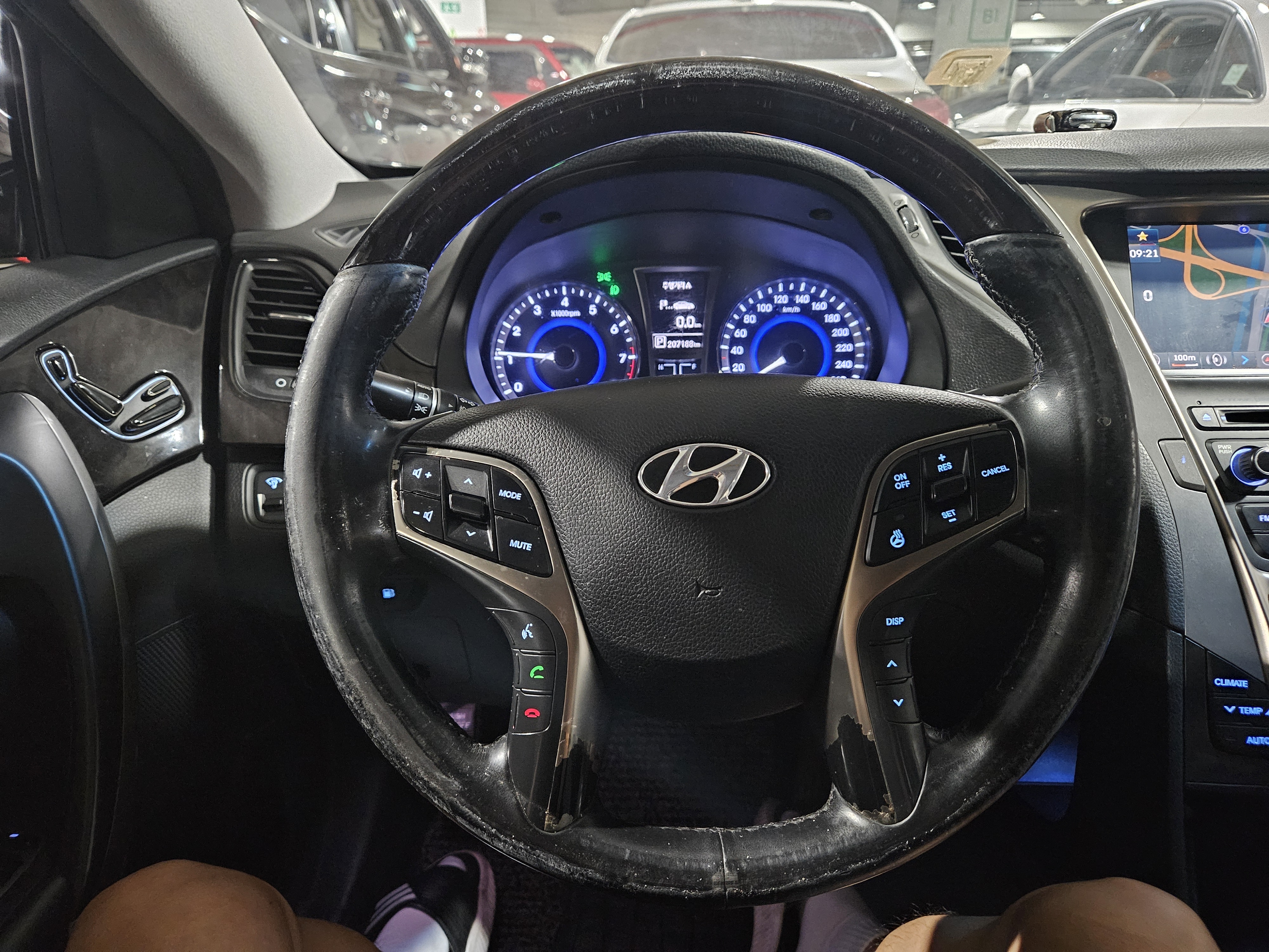 2013  Hyundai  Grandeur - Thumbnail 28
