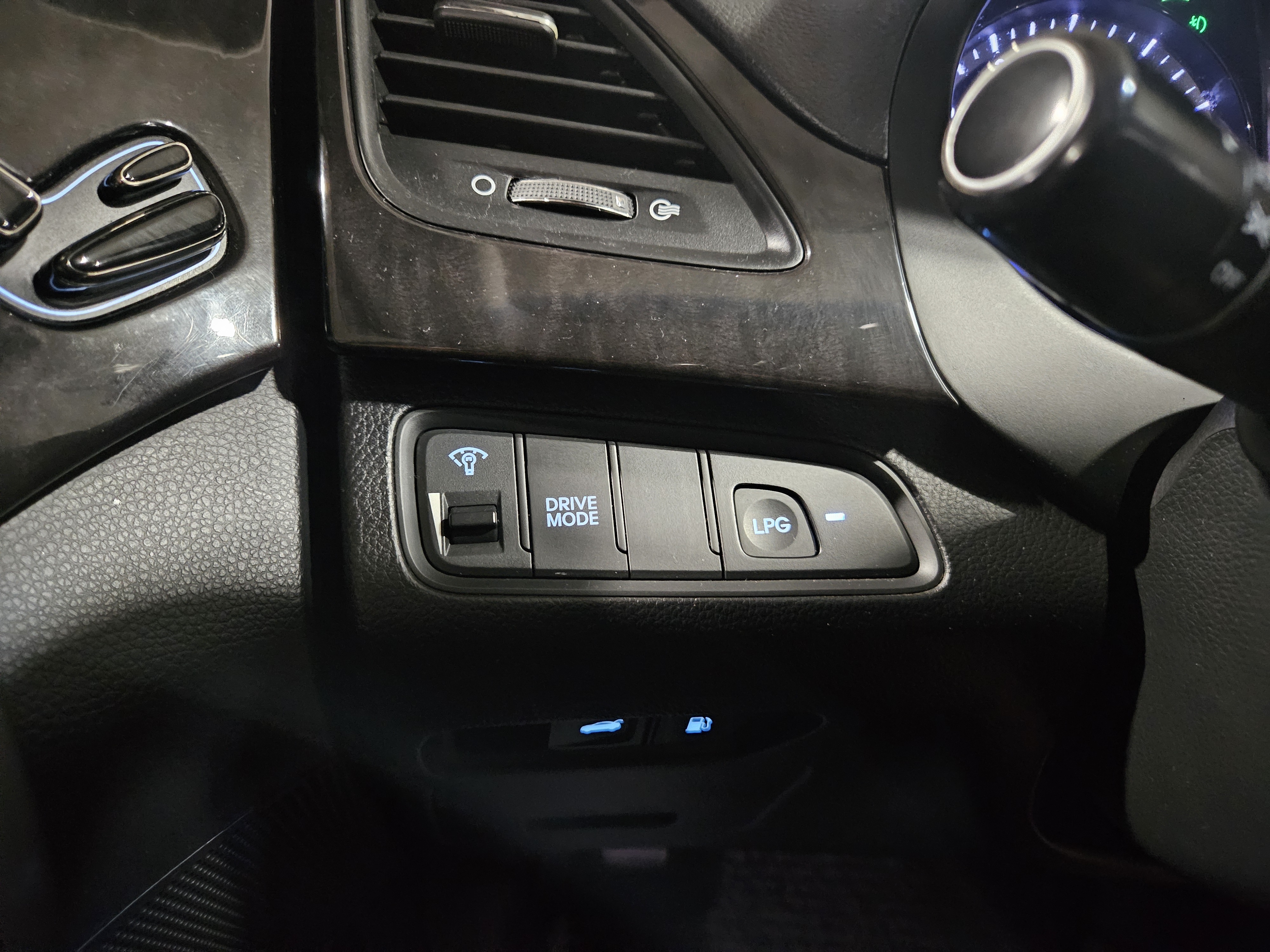 2013  Hyundai  Grandeur - Thumbnail 29