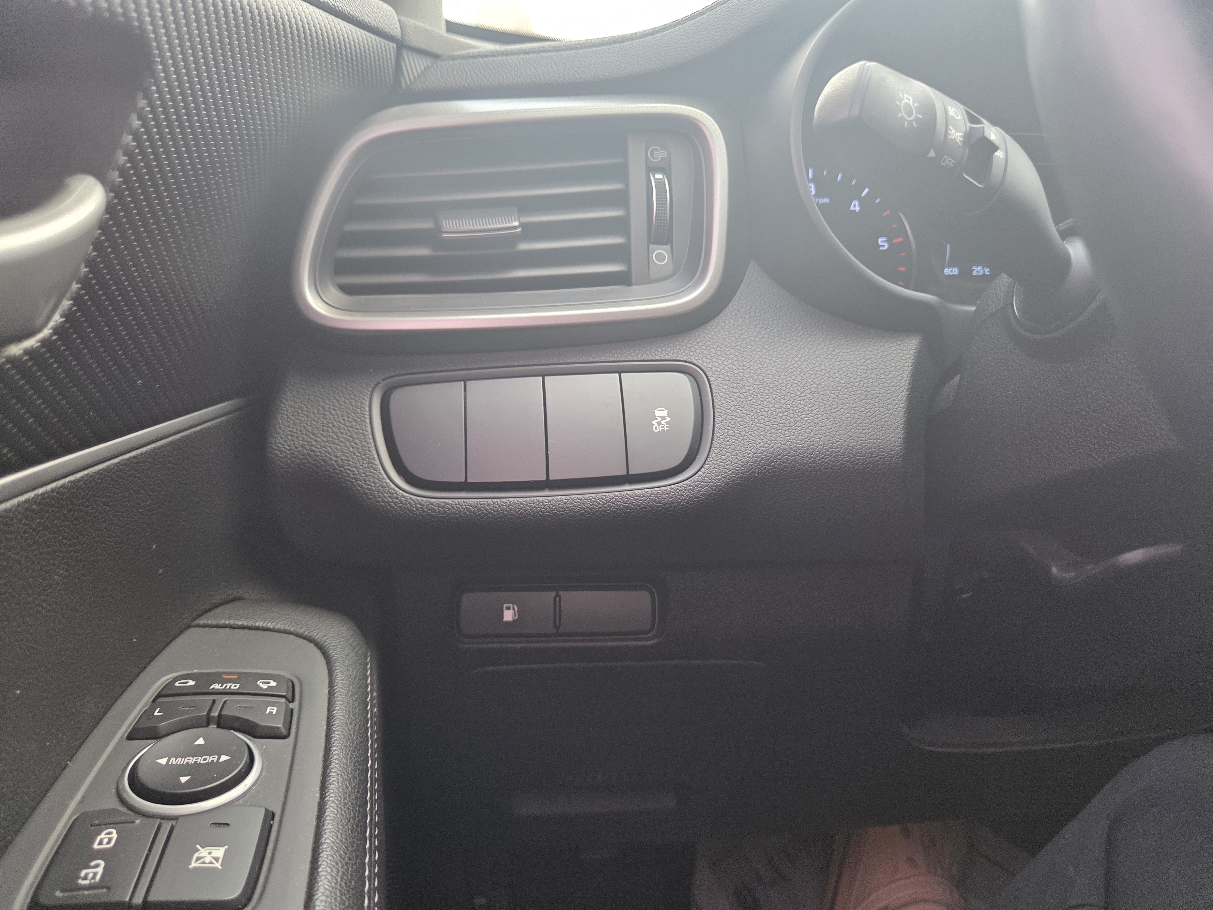 2015 KIA  ALL NEW SORENTO DIESEL 2.0 2WD DELUX  - Thumbnail 26