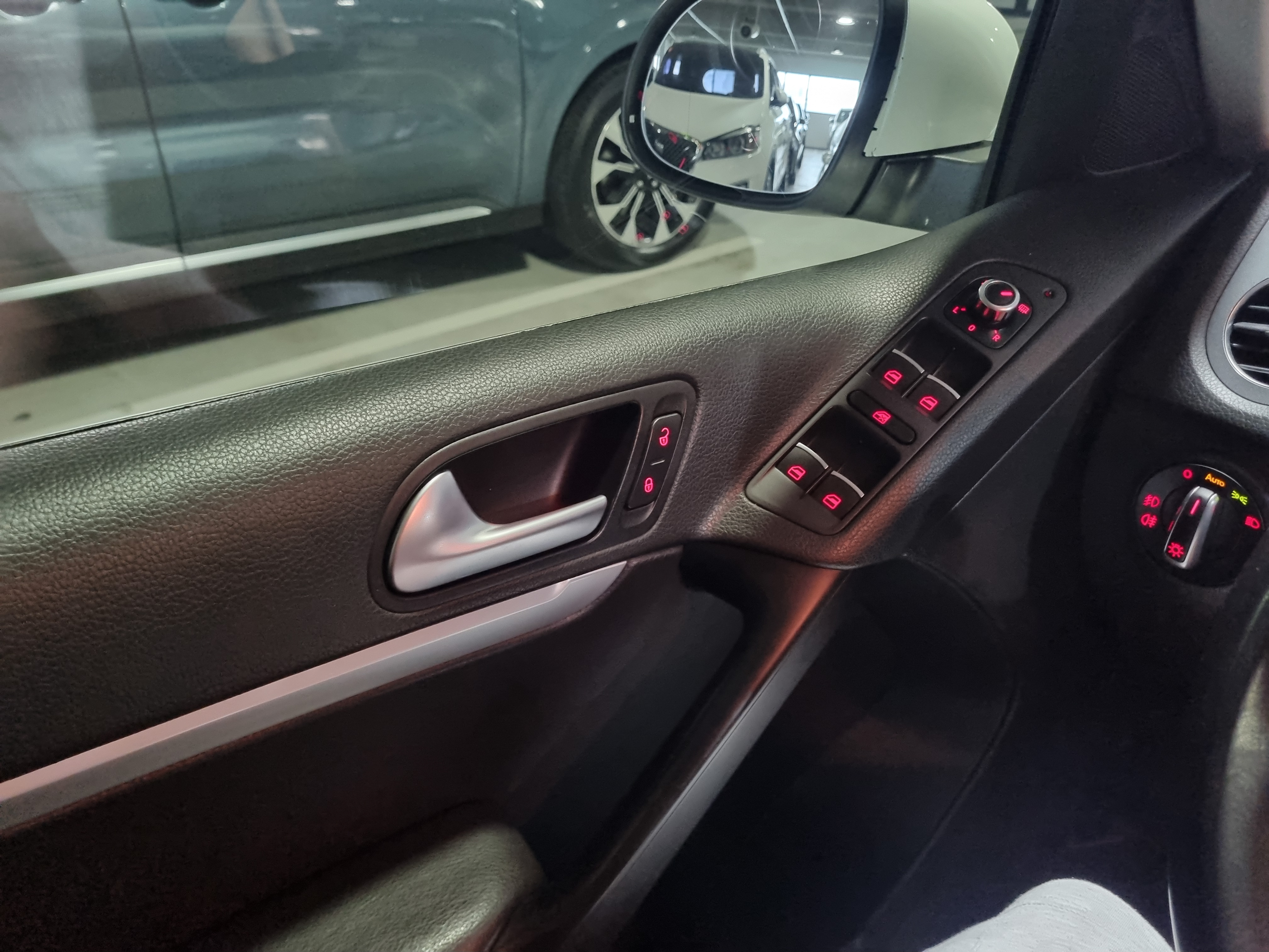 2014  Volkswagen TIGUAN 2.0 TDI COMFORT 5N  - Thumbnail 28