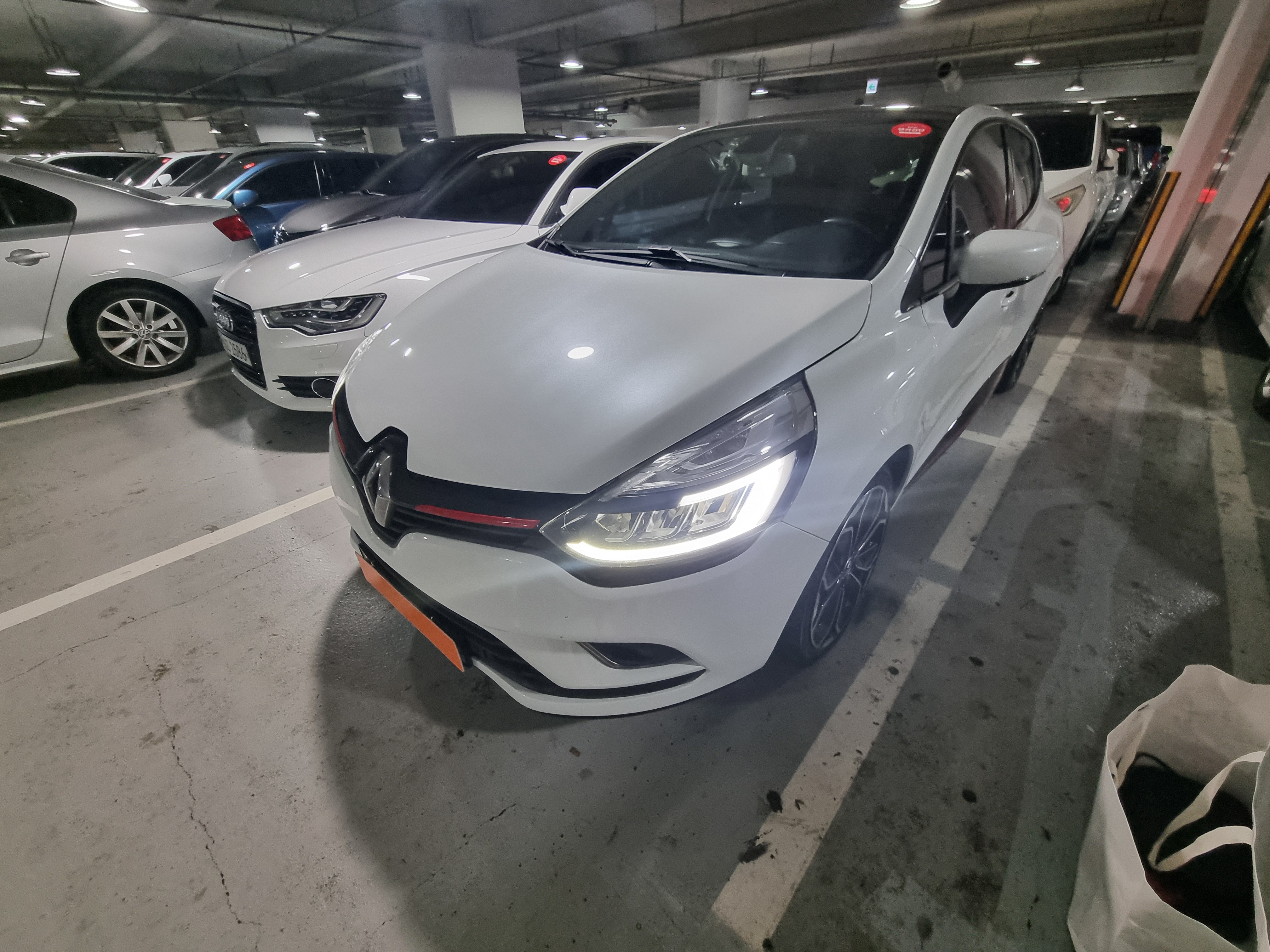 2018  renault clio intense  - Thumbnail 3