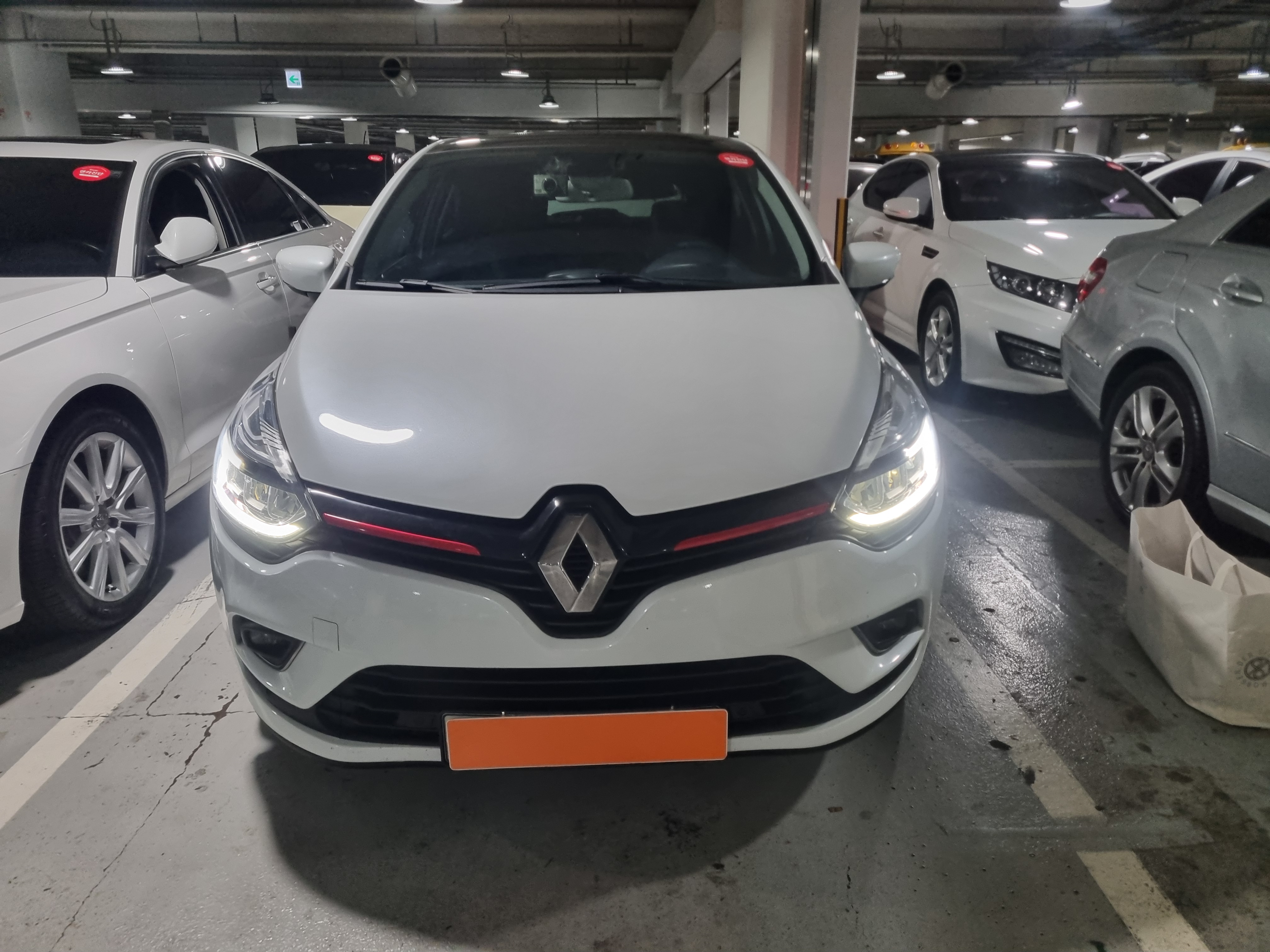 2018  renault clio intense  - Thumbnail 4