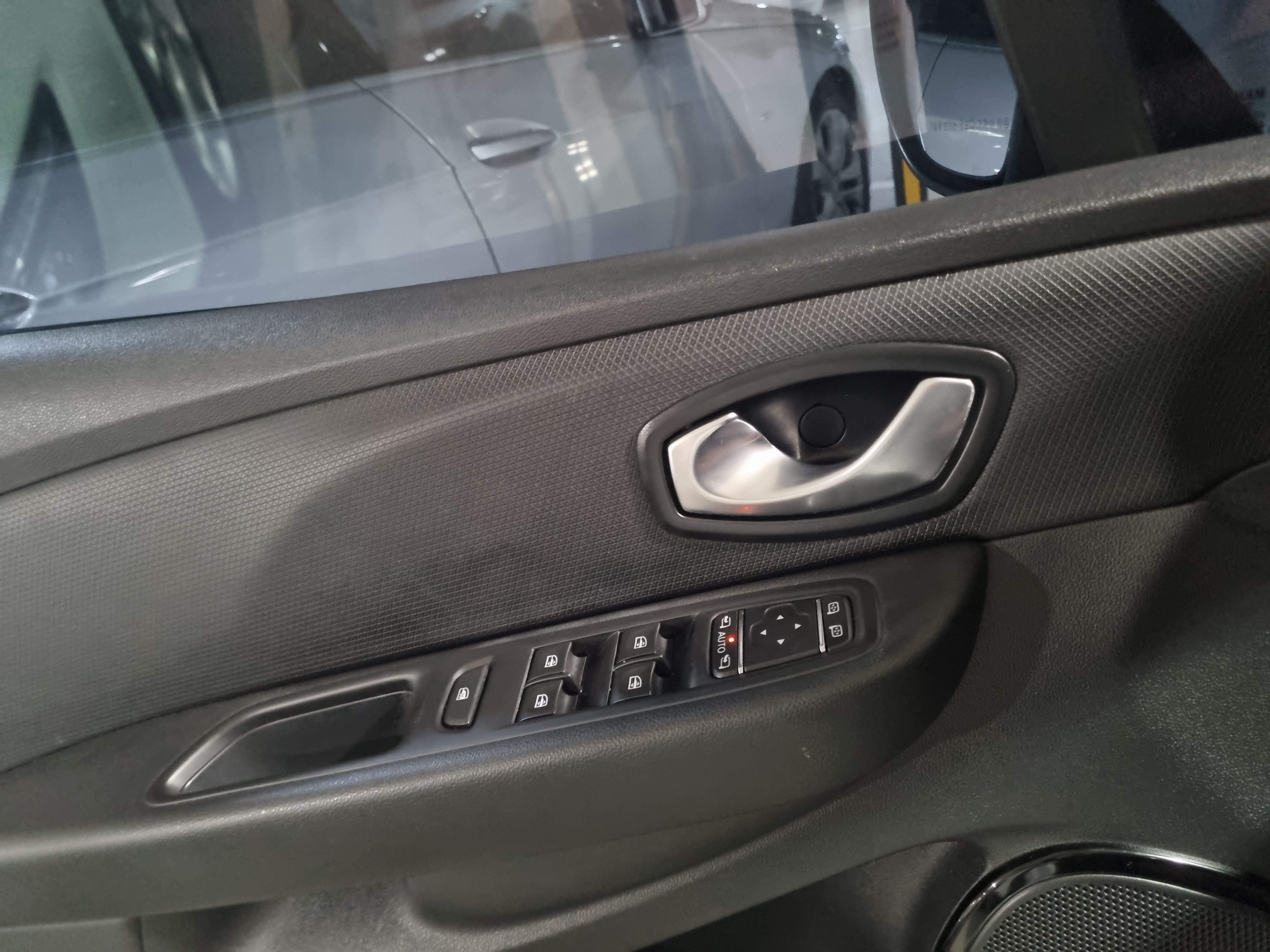 2018  renault clio intense  - Thumbnail 5