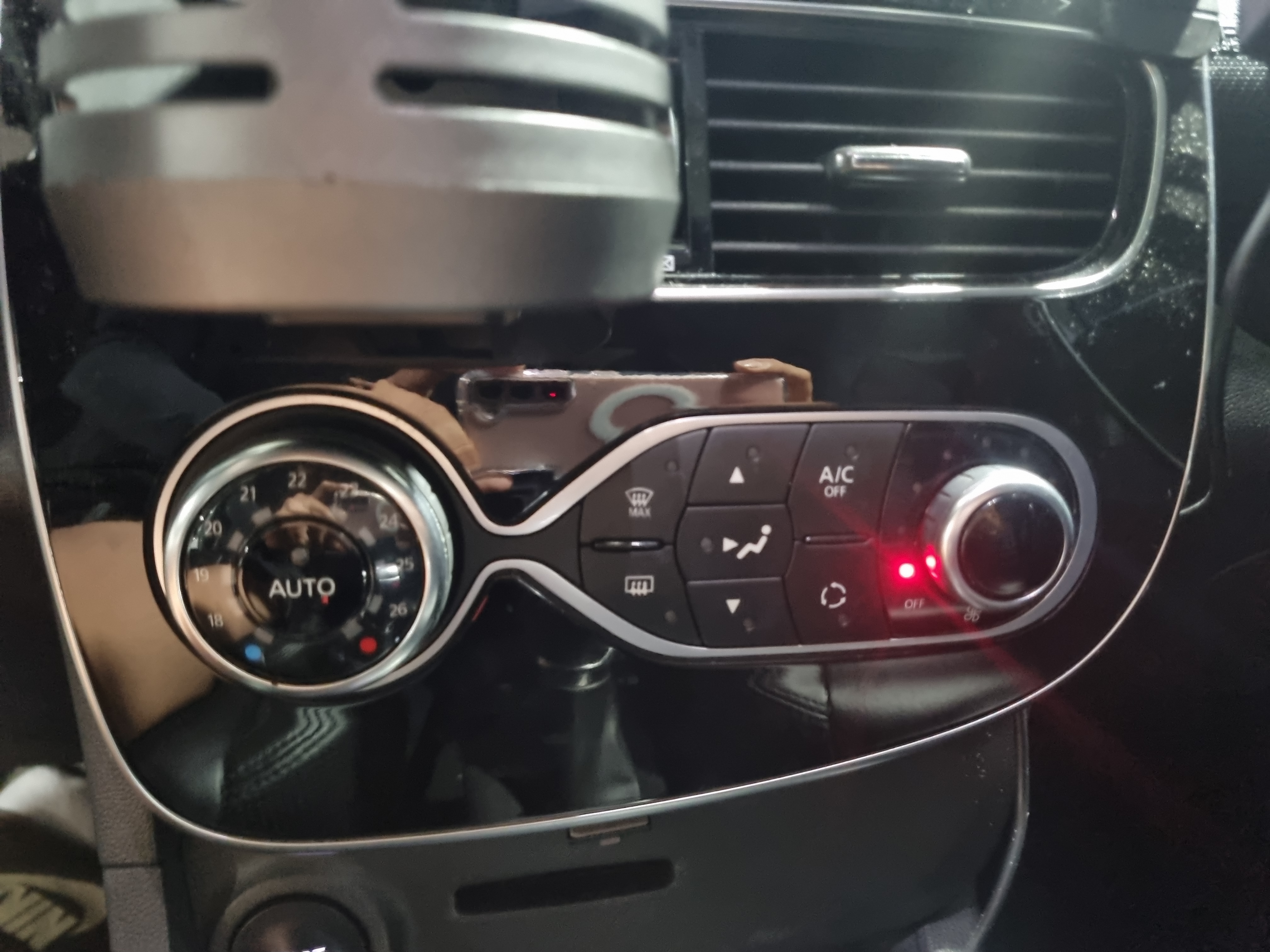2018  renault clio intense  - Thumbnail 12