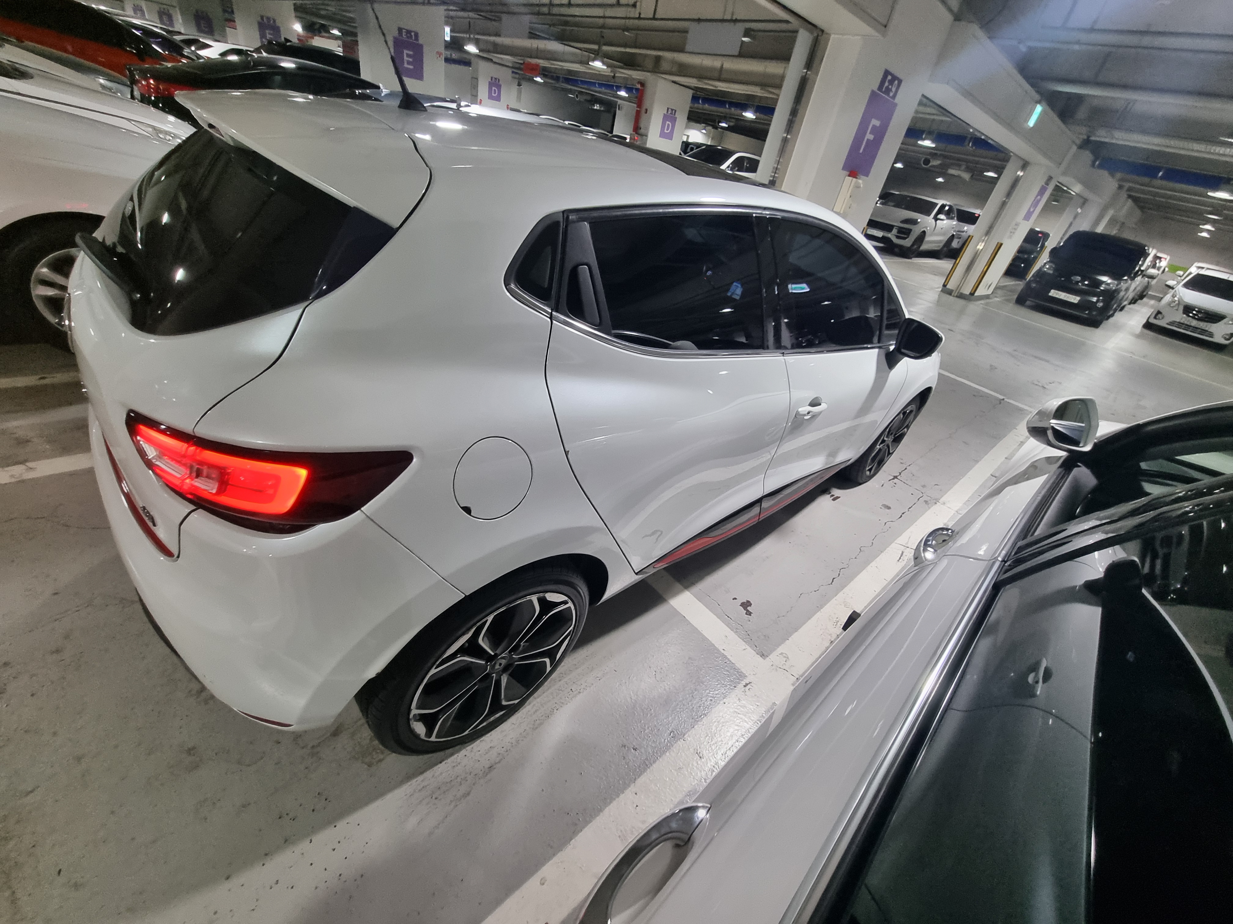 2018  renault clio intense  - Thumbnail 28