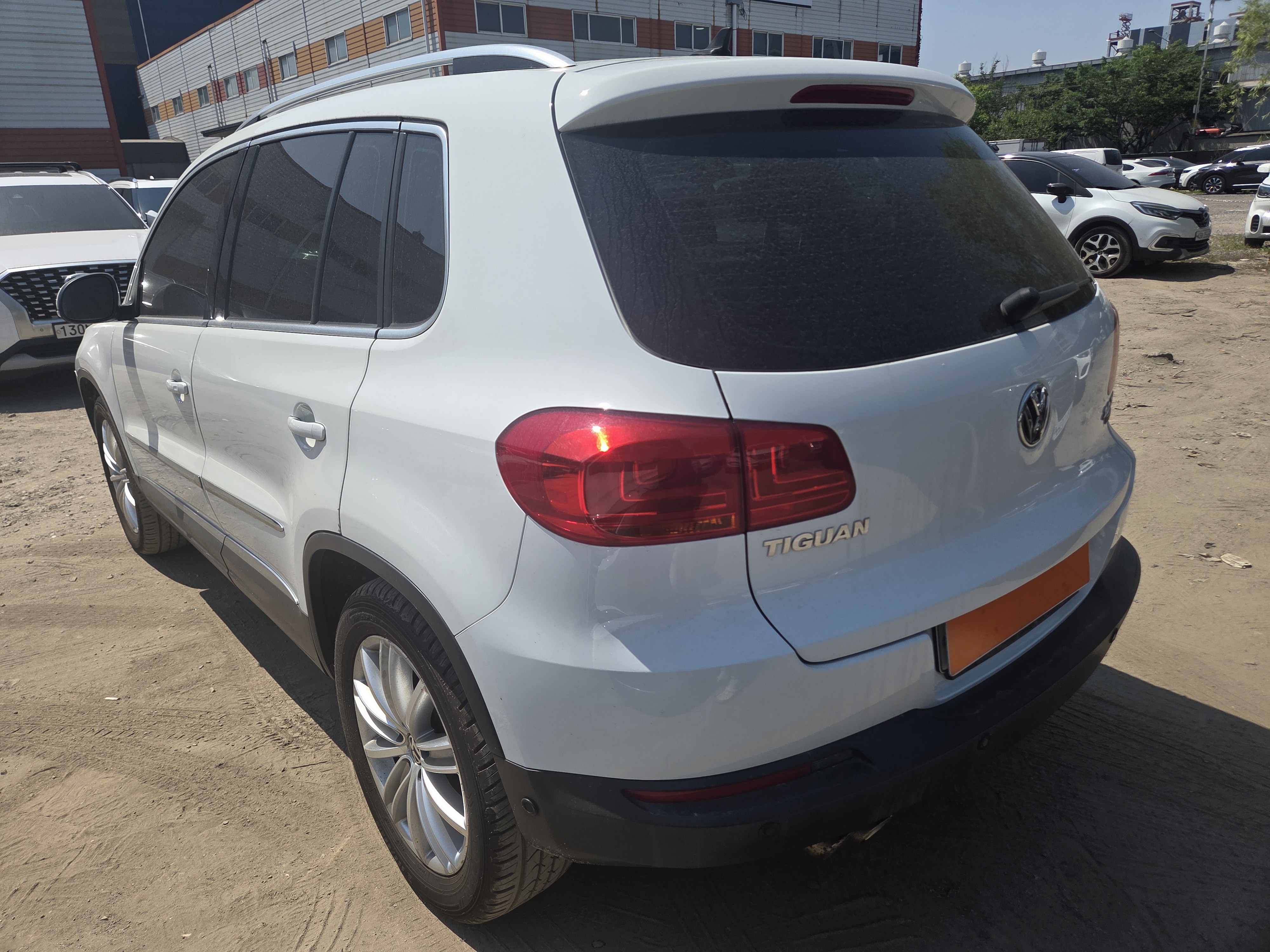 2016 VOLKSWAGEN  TIGUAN 2.0 TDI PREMIUM 5N  - Thumbnail 2