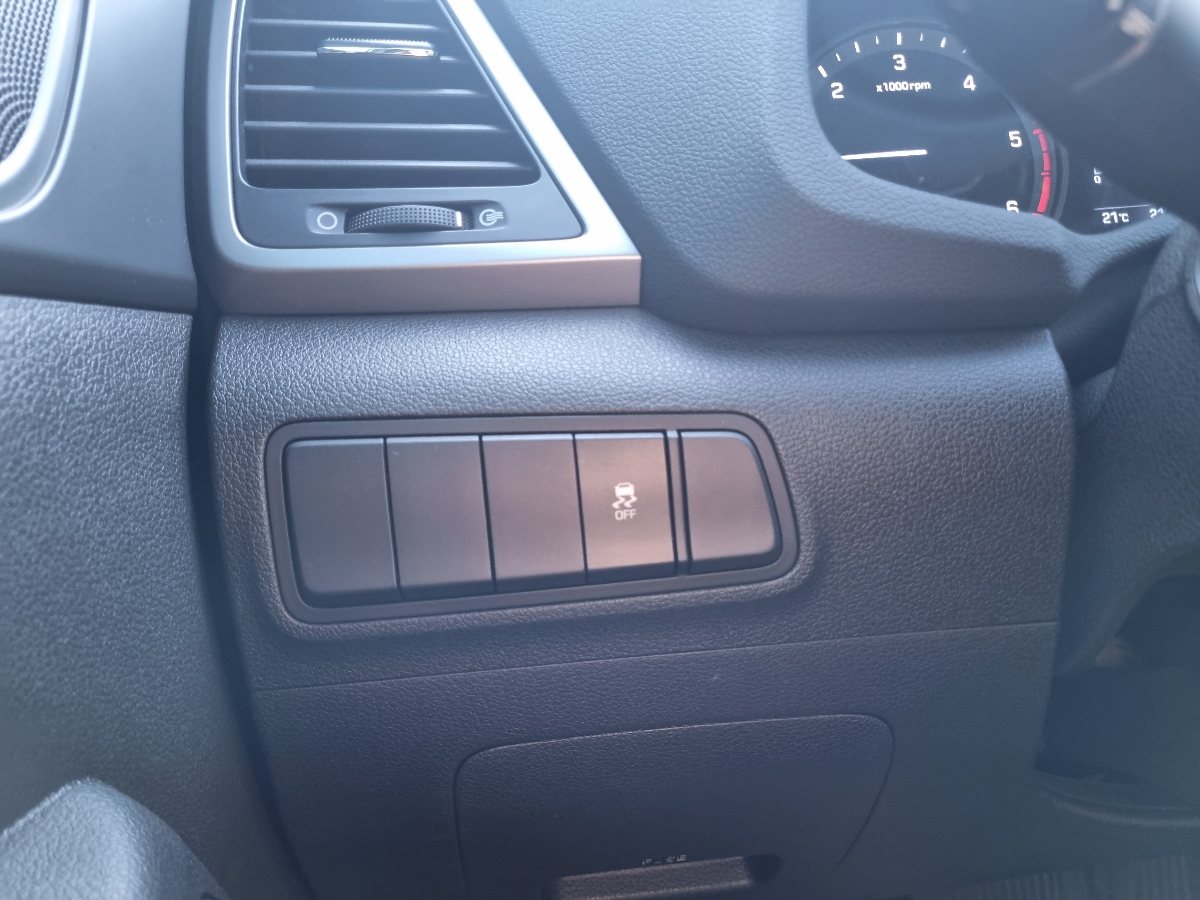 2018 HYUNDAI  ALL NEW TUCSON DIESEL 1.7 2WD SMART  - Thumbnail 29