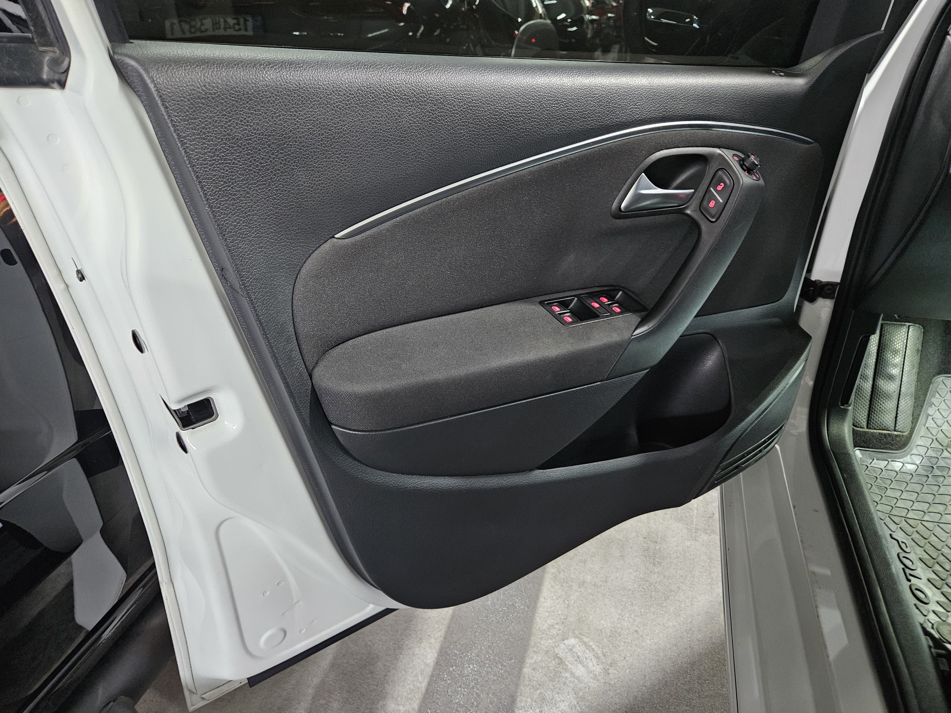 2015 VOLKSWAGEN POLO 1.4 TDI BLUEMOTION R-LINE - Thumbnail 11