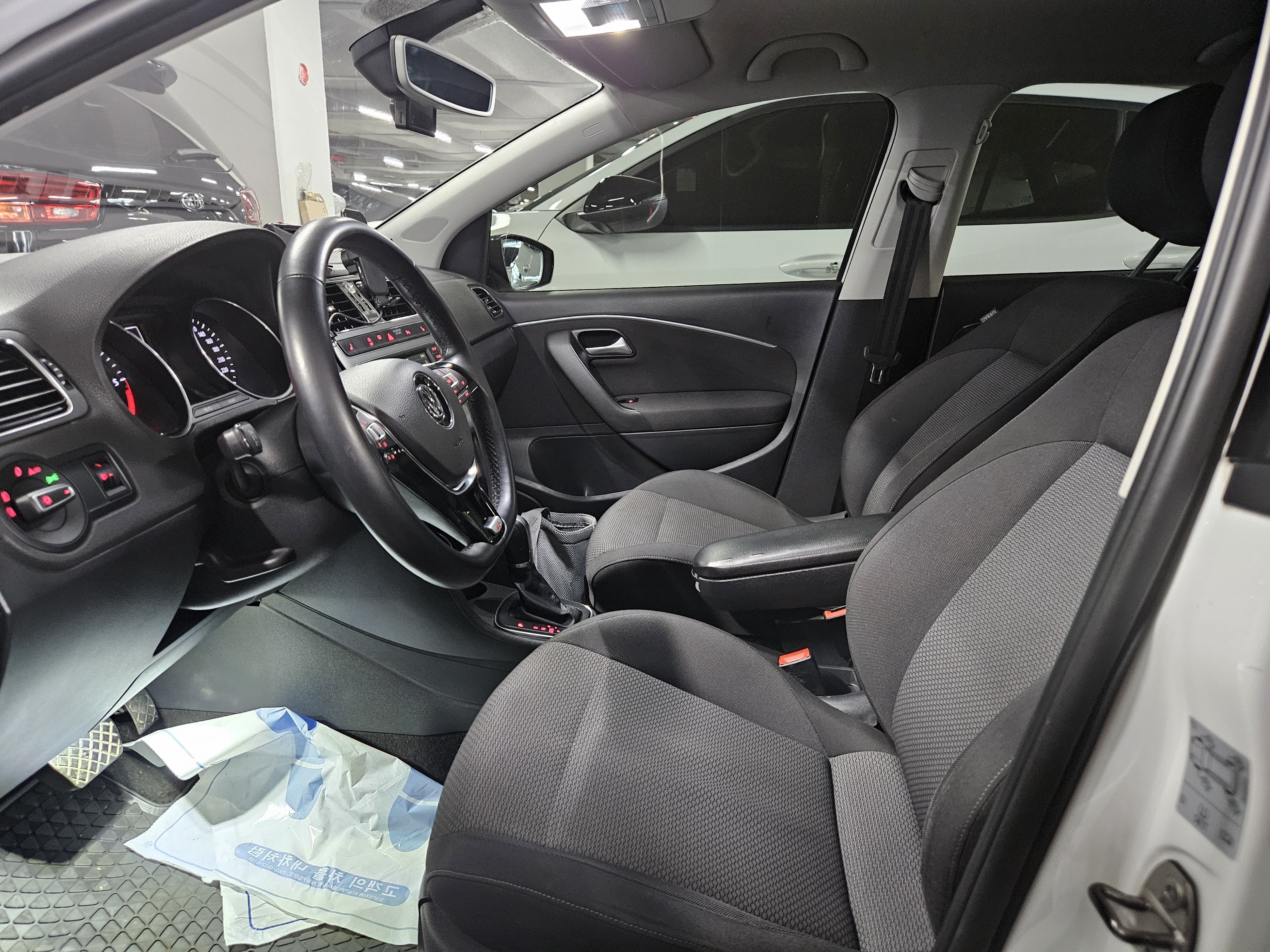 2015 VOLKSWAGEN POLO 1.4 TDI BLUEMOTION R-LINE - Thumbnail 13