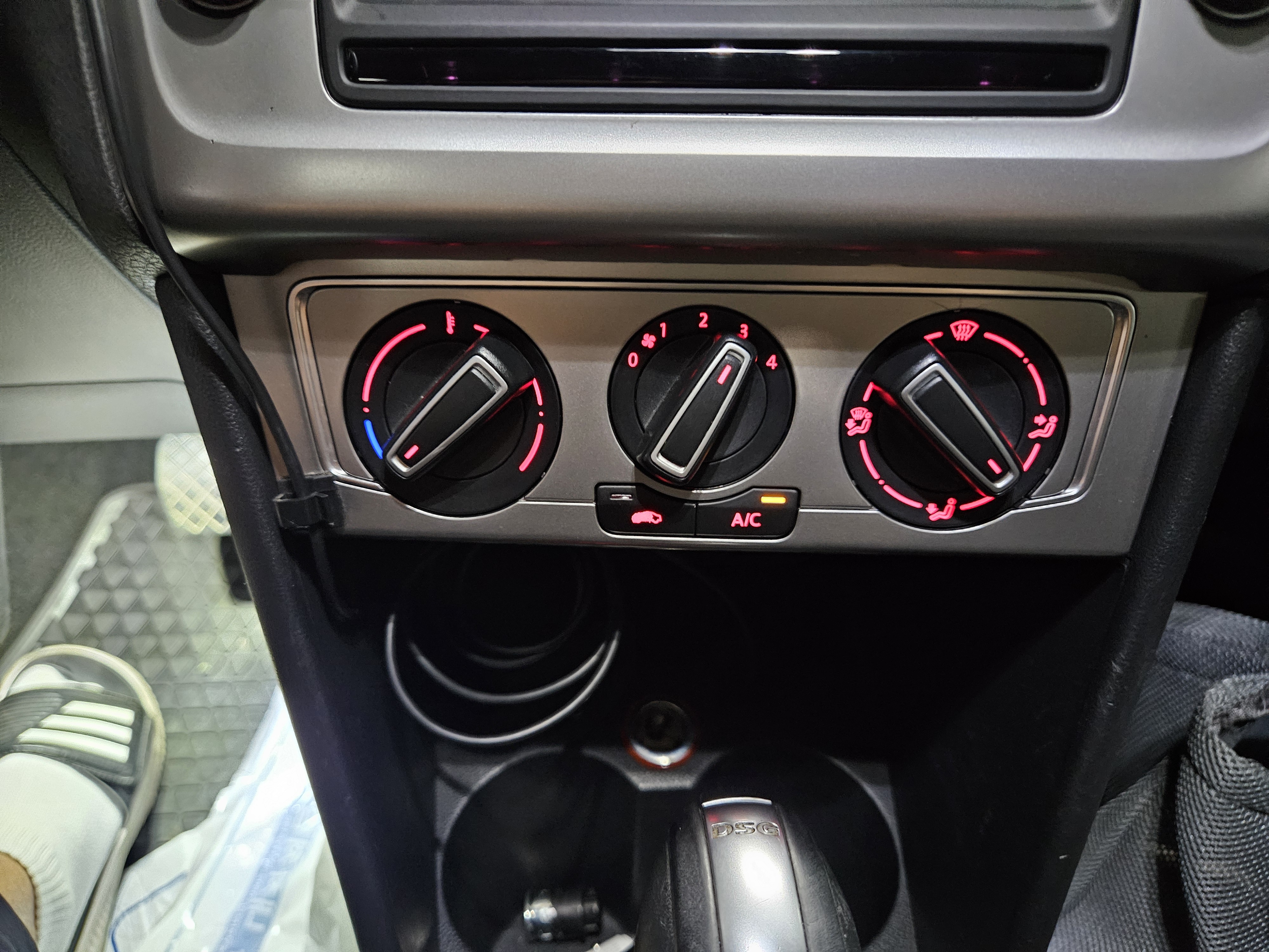 2015 VOLKSWAGEN POLO 1.4 TDI BLUEMOTION R-LINE - Thumbnail 18