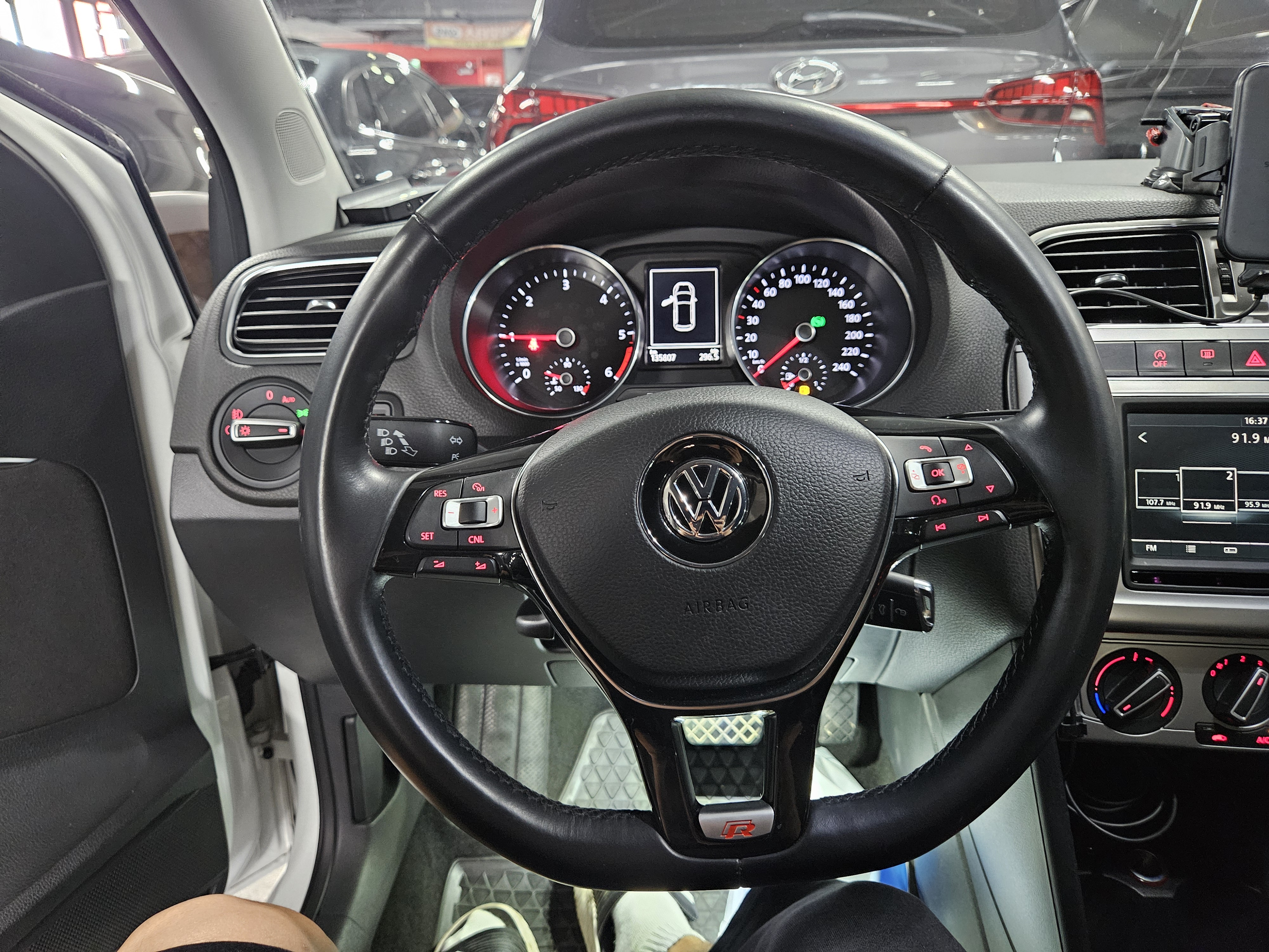 2015 VOLKSWAGEN POLO 1.4 TDI BLUEMOTION R-LINE - Thumbnail 22