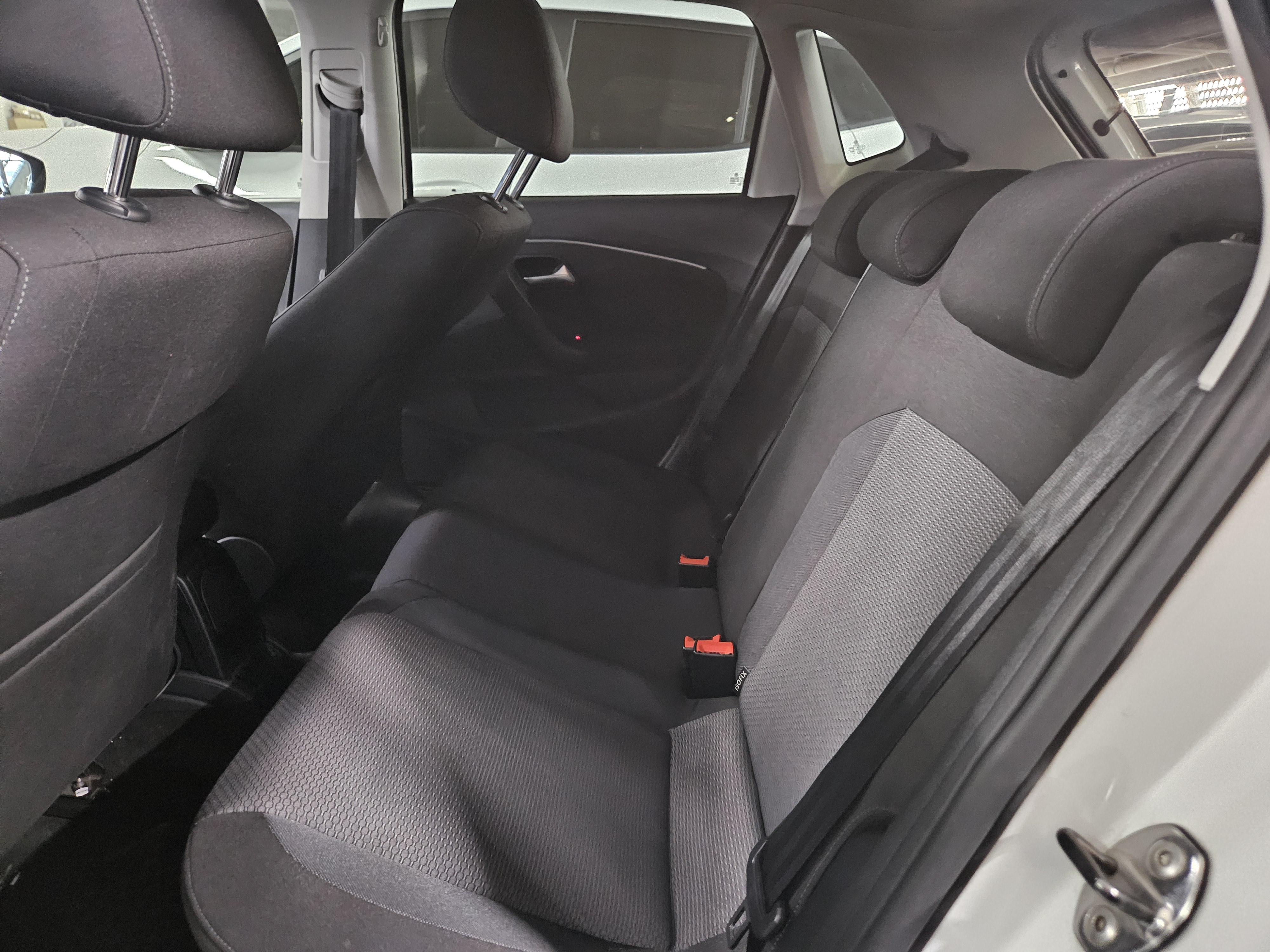 2015 VOLKSWAGEN POLO 1.4 TDI BLUEMOTION R-LINE - Thumbnail 26