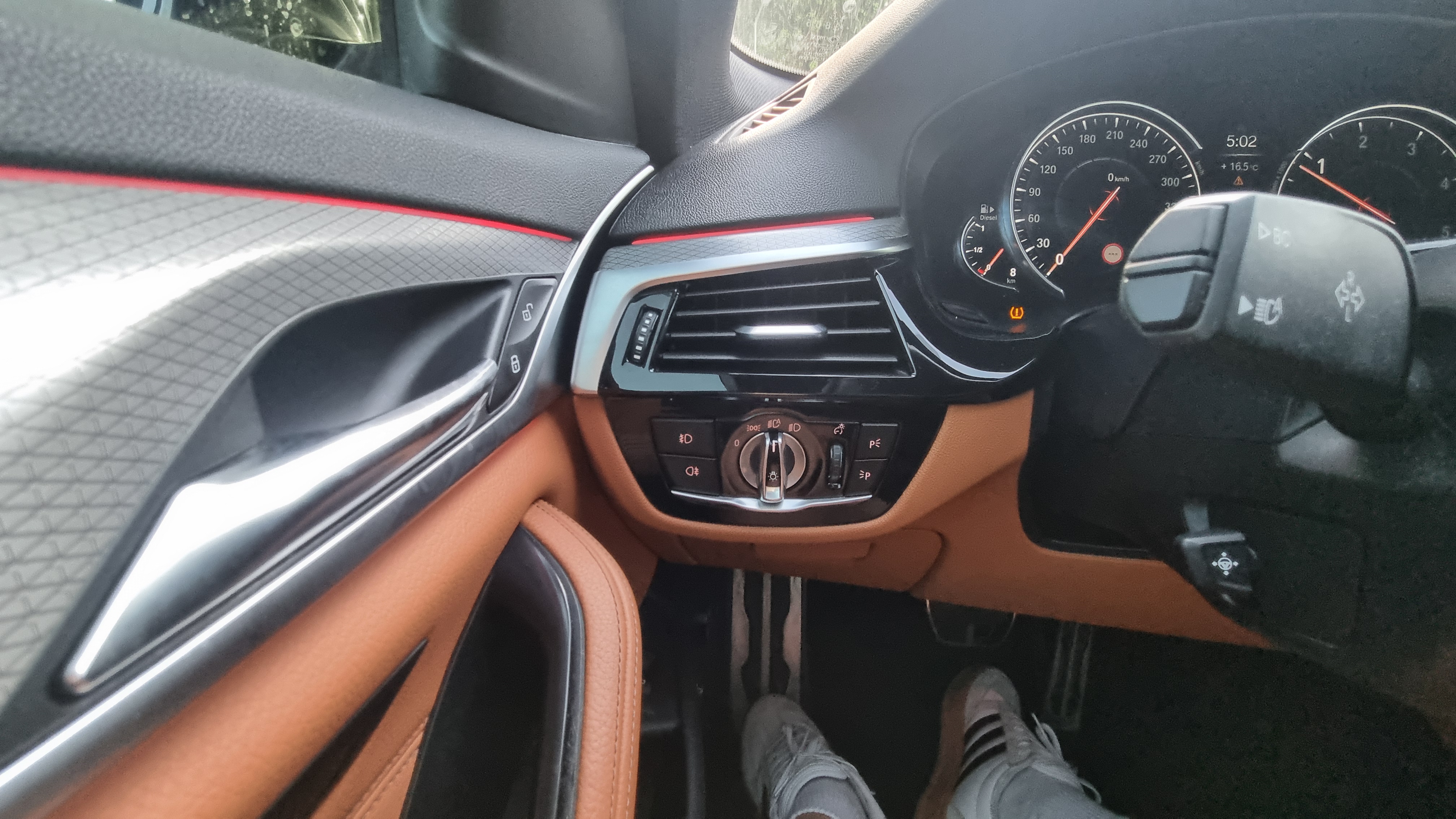 2017 BMW 5 Series (G30) 520d M Sport Package - Thumbnail 5