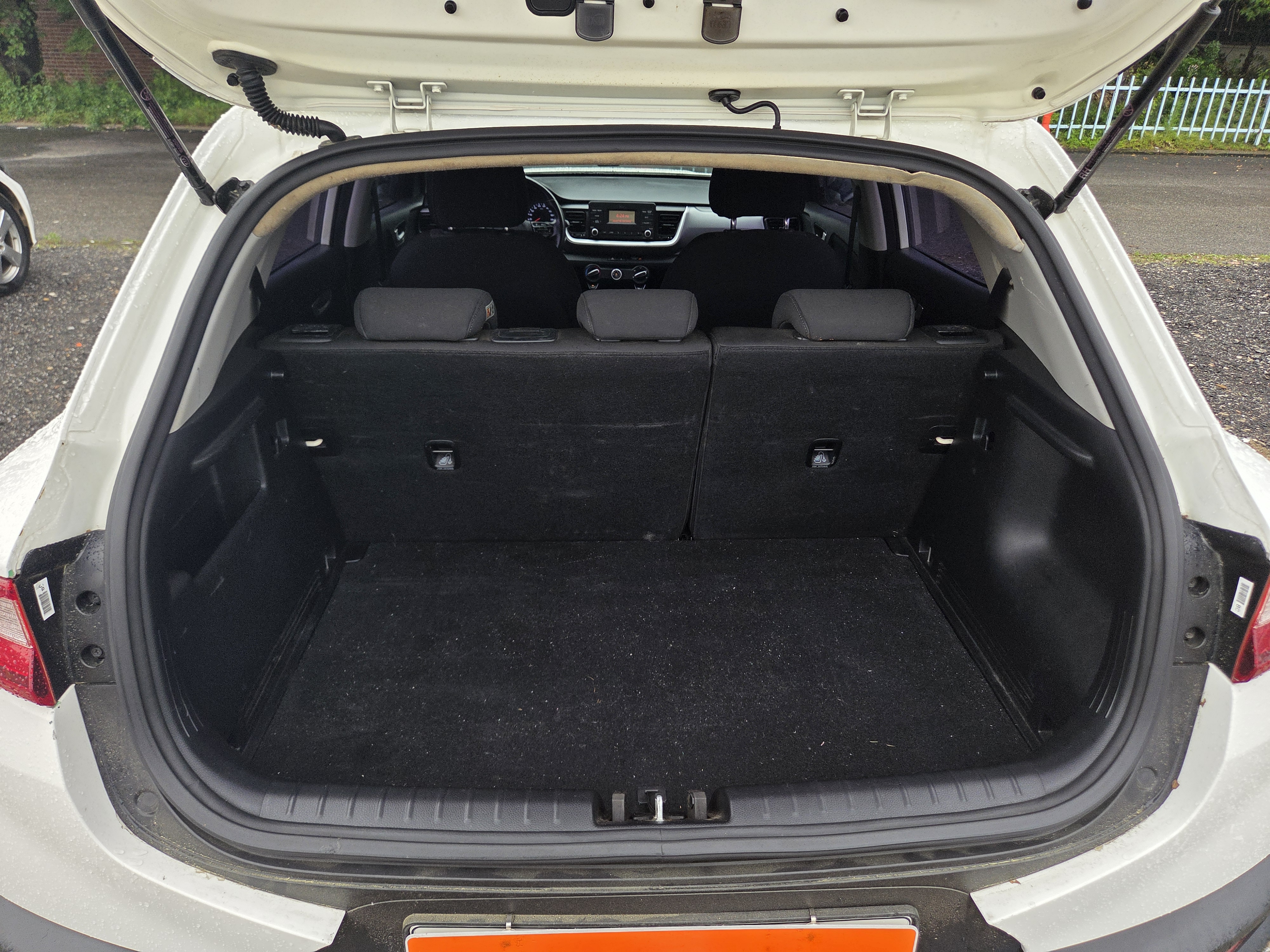 2018 KIA STONIC DIESEL 1.6 DELUXE - Thumbnail 30