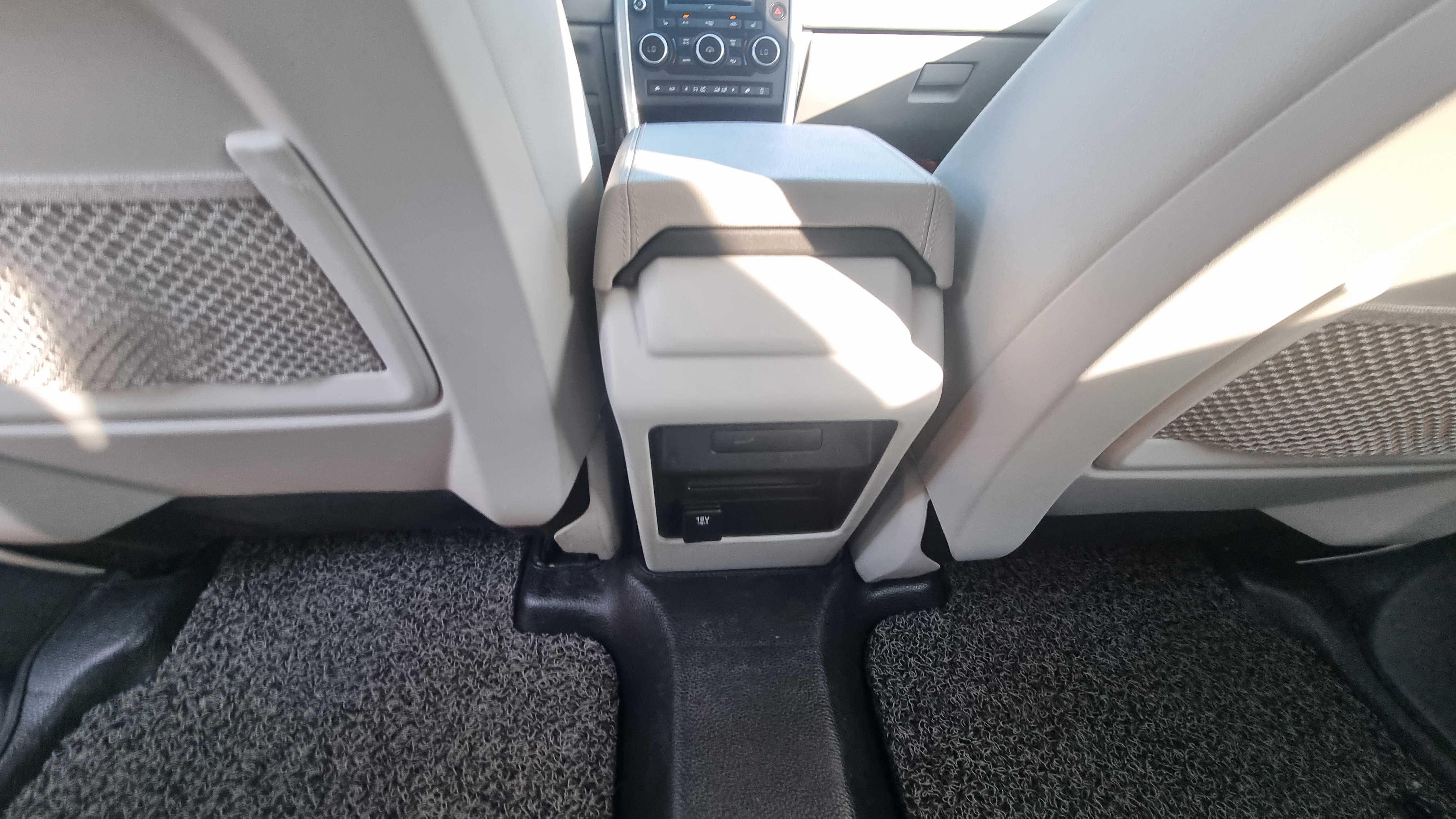 2017 LAND ROVER DISCOVERY SPORT 2.0 TD4 SE - Thumbnail 44