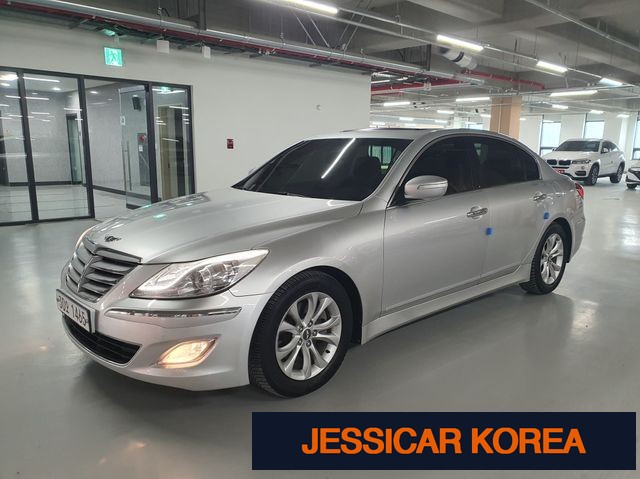 2013 Hyundai Genesis - Thumbnail 3