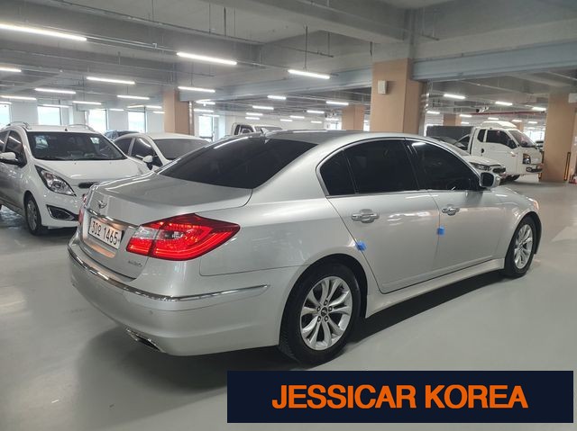 2013 Hyundai Genesis - Thumbnail 4