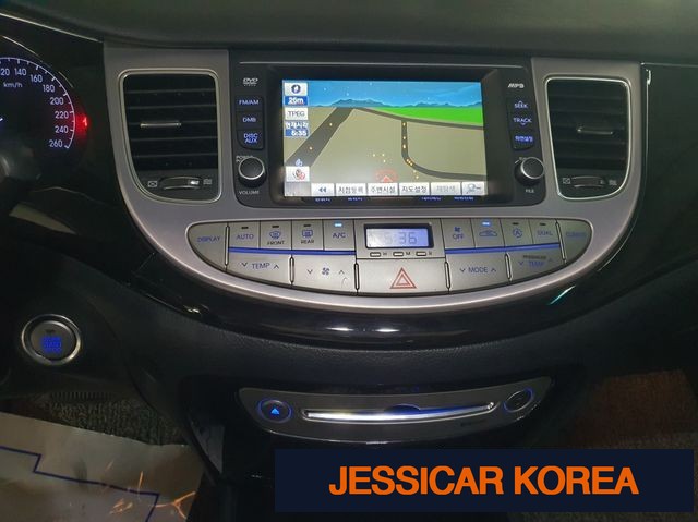 2013 Hyundai Genesis - Thumbnail 11