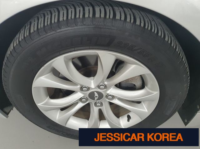 2013 Hyundai Genesis - Thumbnail 13