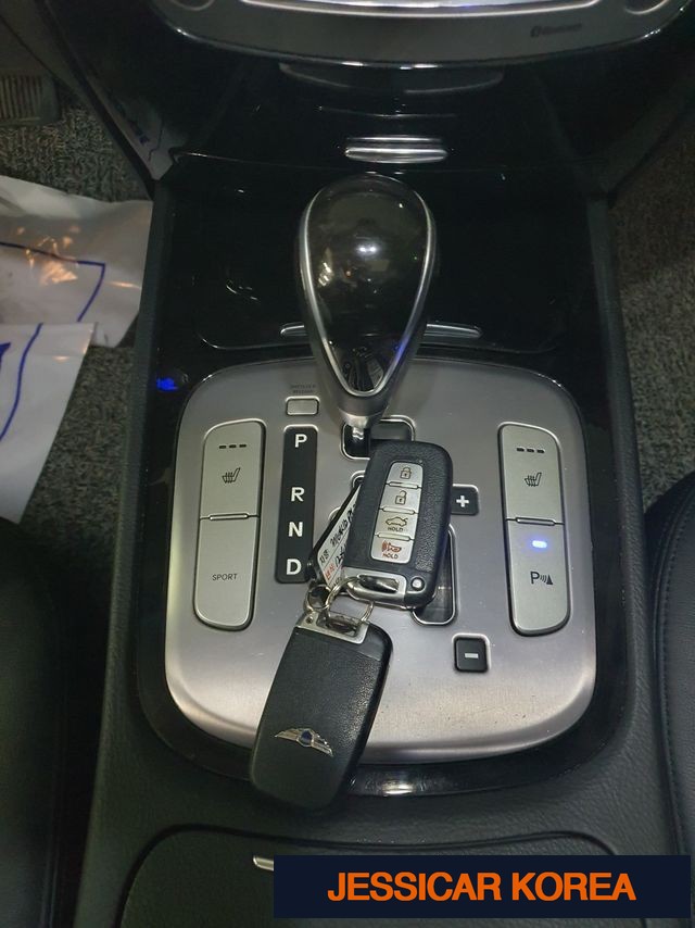 2013 Hyundai Genesis - Thumbnail 18
