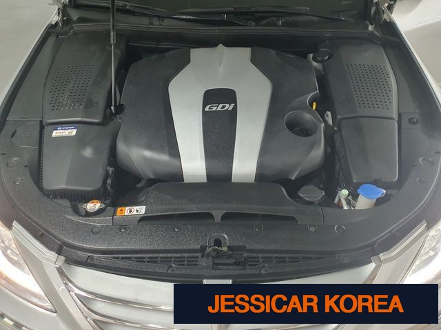 2013 Hyundai Genesis - Thumbnail 19