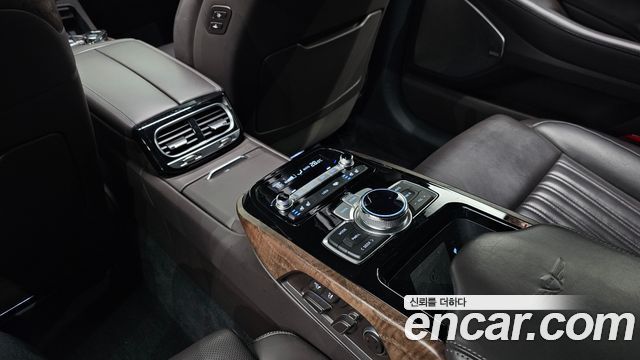 2021 Genesis G90