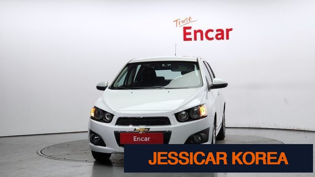 2012 Chevrolet Aveo hatchback - Thumbnail 3