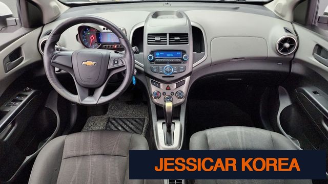 2012 Chevrolet Aveo hatchback - Thumbnail 5