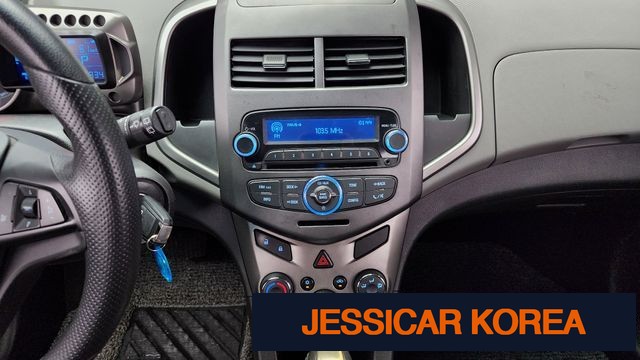 2012 Chevrolet Aveo hatchback - Thumbnail 7