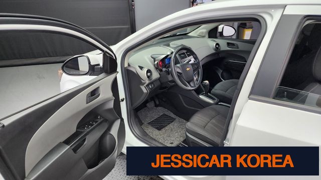 2012 Chevrolet Aveo hatchback - Thumbnail 10