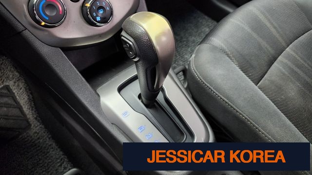 2012 Chevrolet Aveo hatchback - Thumbnail 16