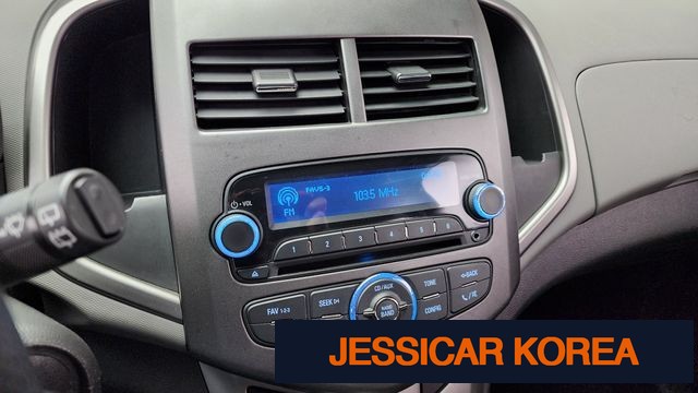 2012 Chevrolet Aveo hatchback - Thumbnail 20