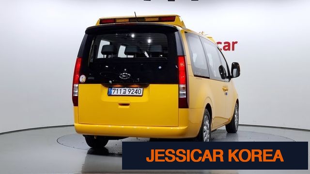 2023 Hyundai Staria - Thumbnail 2