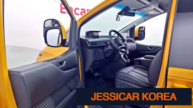 2023 Hyundai Staria - Thumbnail 4