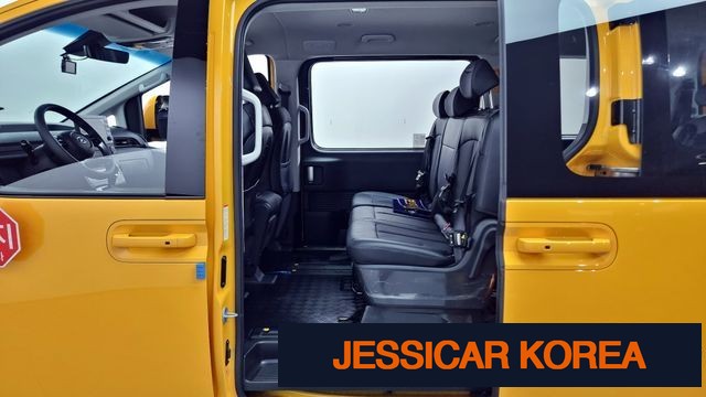 2023 Hyundai Staria - Thumbnail 8