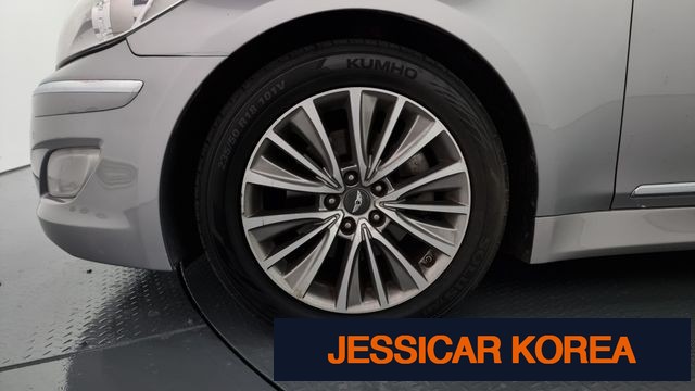 2013 Hyundai Genesis - Thumbnail 3