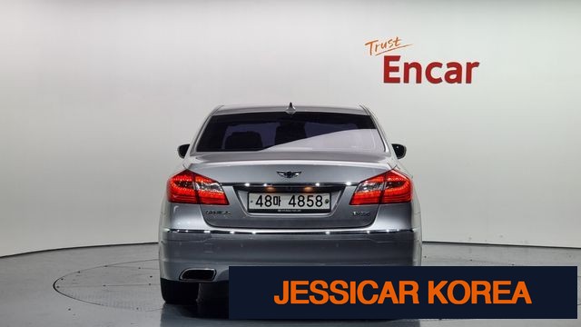 2013 Hyundai Genesis - Thumbnail 11