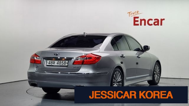 2013 Hyundai Genesis - Thumbnail 17