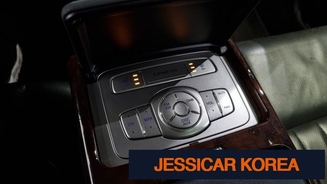 2011 Hyundai Genesis - Thumbnail 4