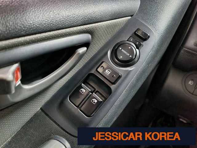 2016 Hyundai Grand Starex - Thumbnail 2
