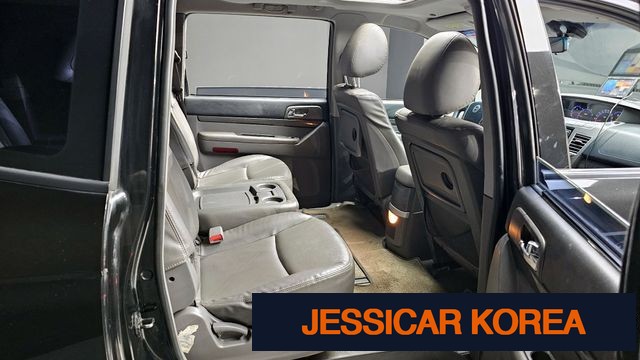 2014 KG Mobility Korando Turismo - Thumbnail 2